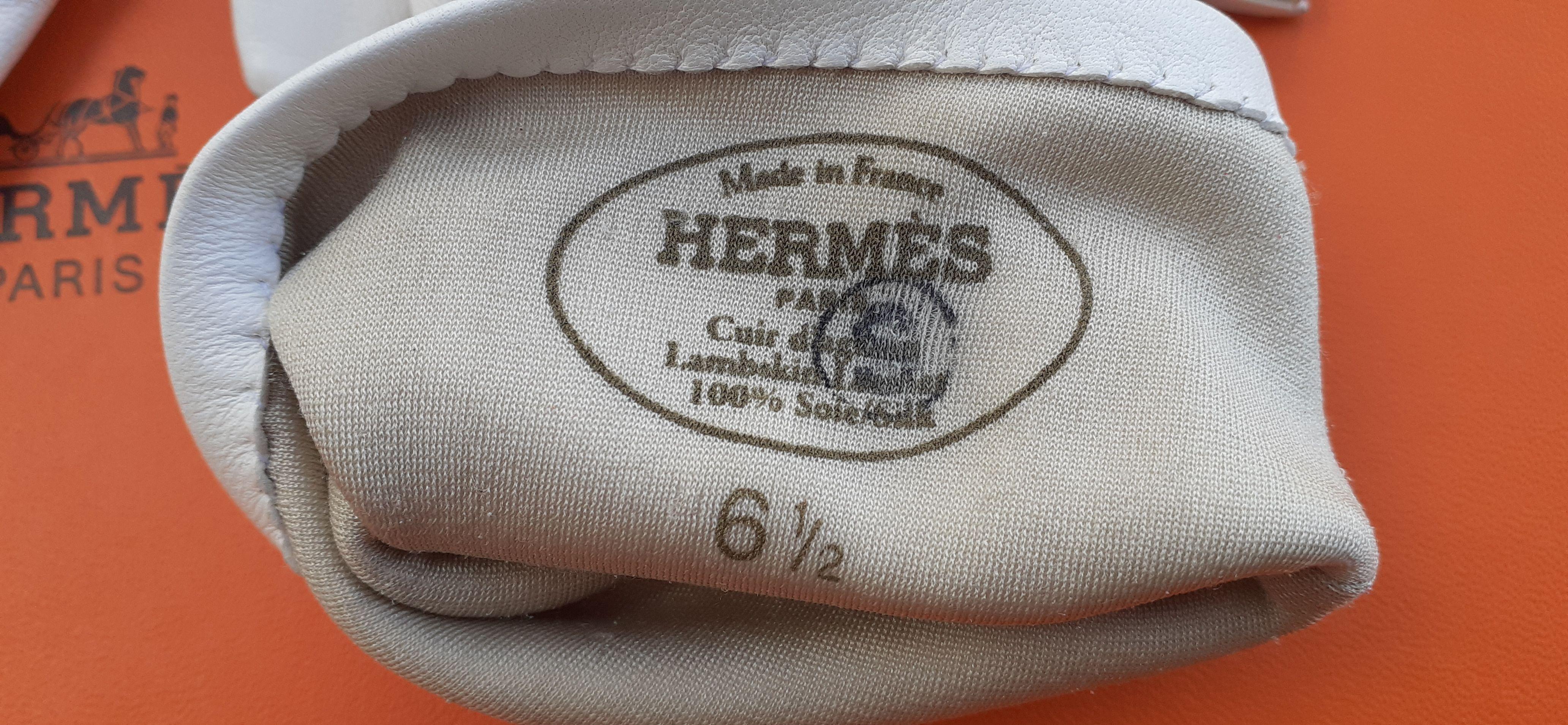 Lovely Hermès White Leather and Silk Gloves Ghillies Size 6.5 For Sale 9