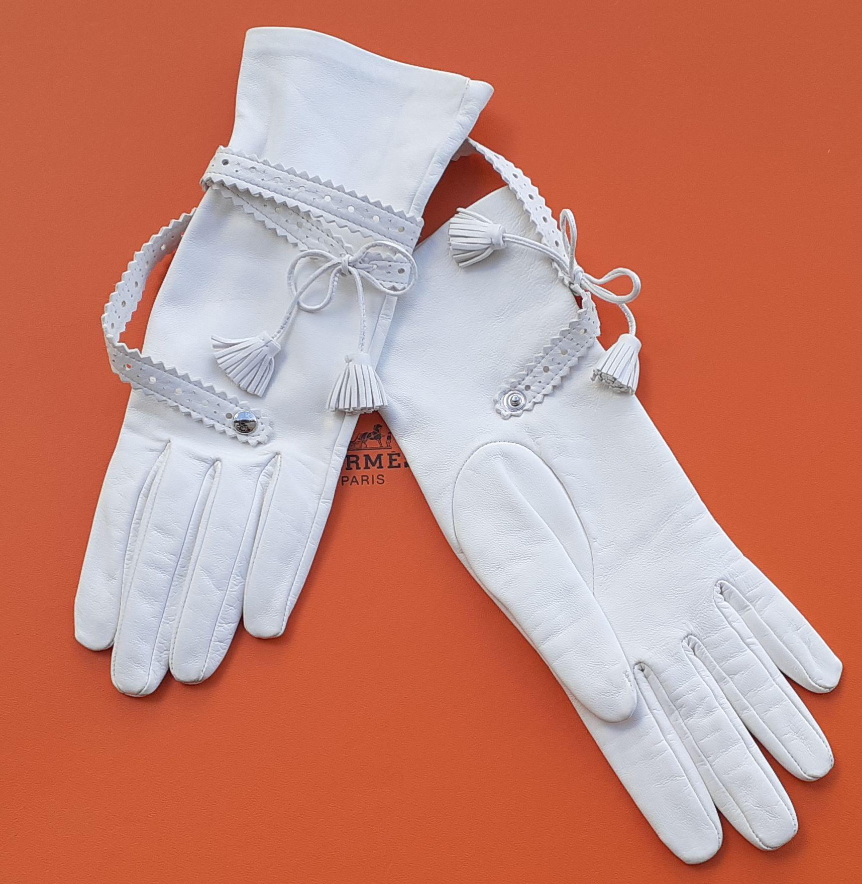 Lovely Hermès White Leather and Silk Gloves Ghillies Size 6.5 For Sale 10