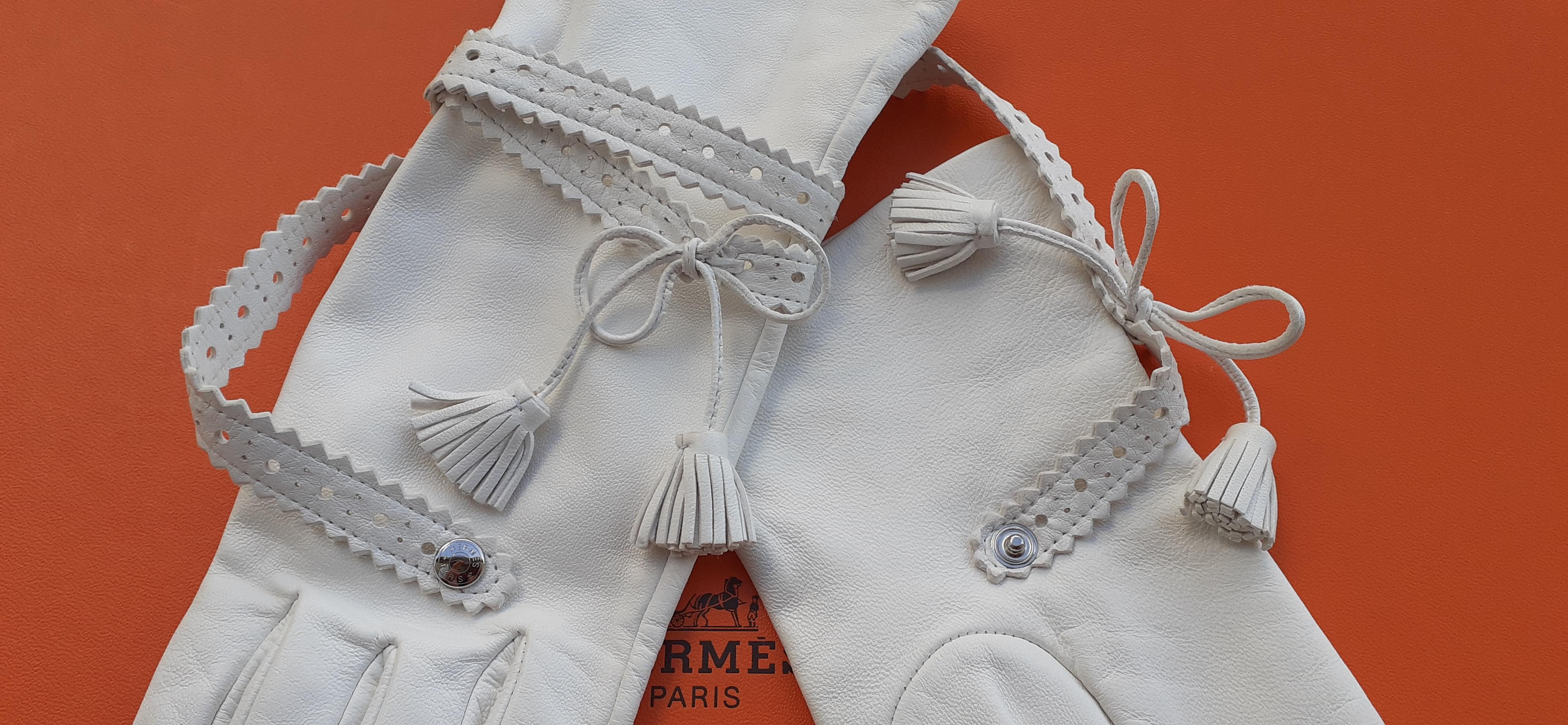 Lovely Hermès White Leather and Silk Gloves Ghillies Size 6.5 For Sale 11