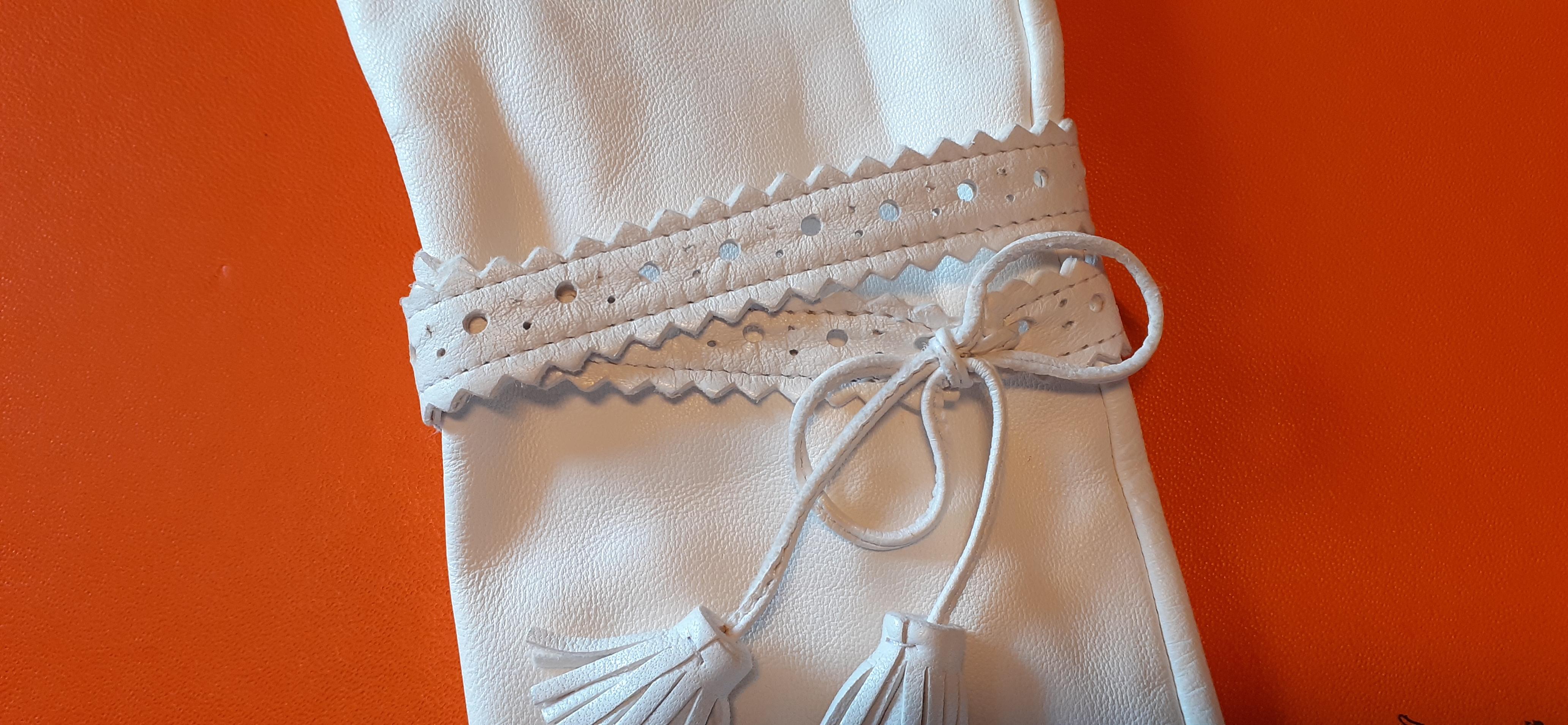 Lovely Hermès White Leather and Silk Gloves Ghillies Size 6.5 For Sale 12