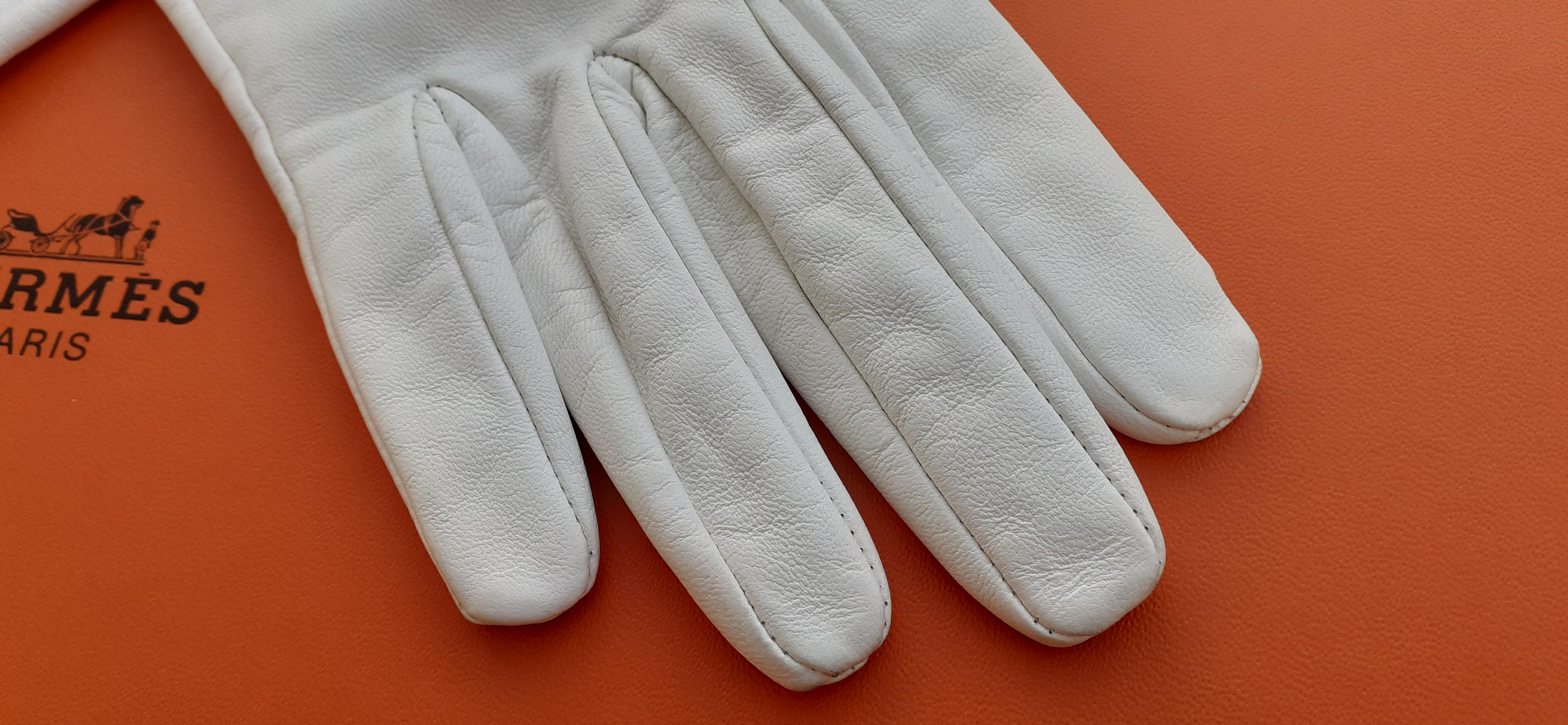 Women's Lovely Hermès White Leather and Silk Gloves Ghillies Size 6.5 For Sale