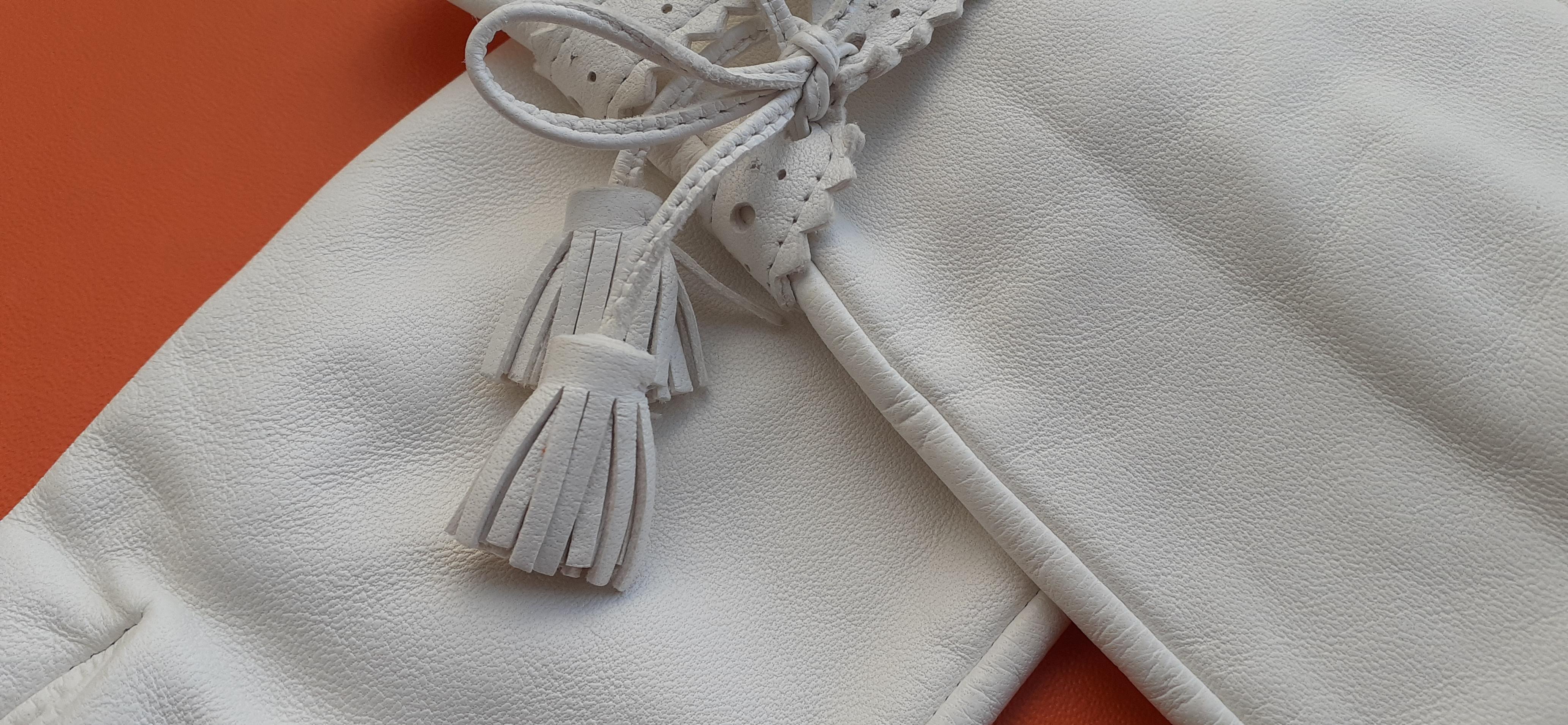 Lovely Hermès White Leather and Silk Gloves Ghillies Size 6.5 For Sale 4