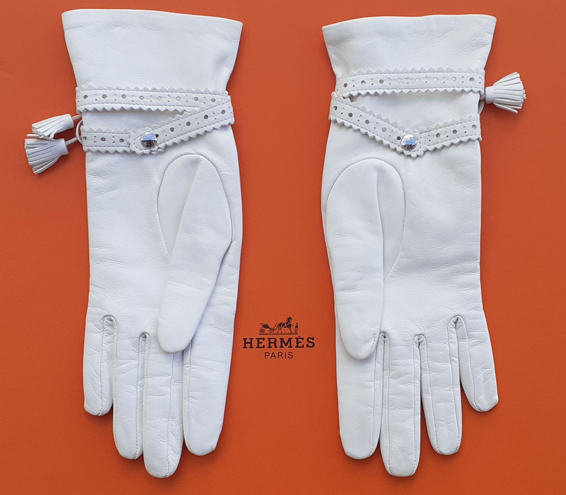 Lovely Hermès White Leather and Silk Gloves Ghillies Size 6.5 For Sale 5