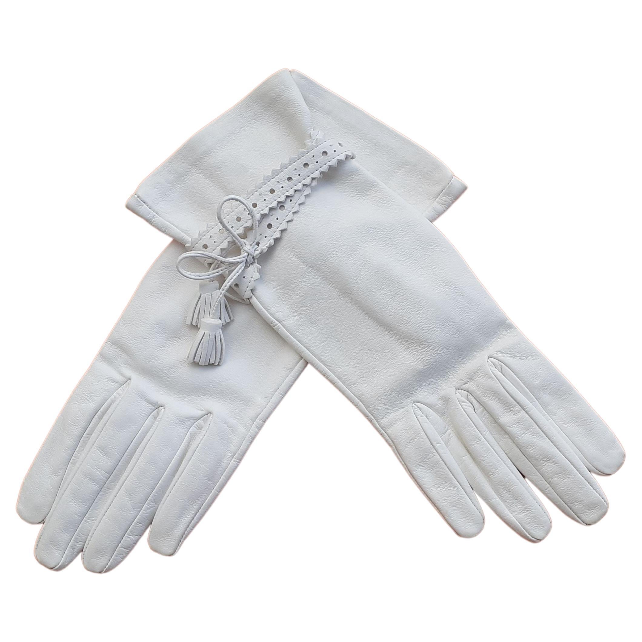 Lovely Hermès White Leather and Silk Gloves Ghillies Size 6.5 For Sale