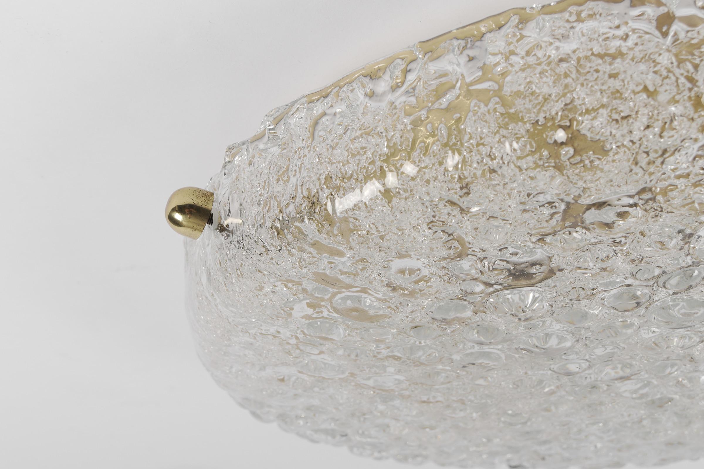 Milieu du XXe siècle Ravissante suspension en verre bullé texturé Hillebrand des années 1960, Allemagne en vente