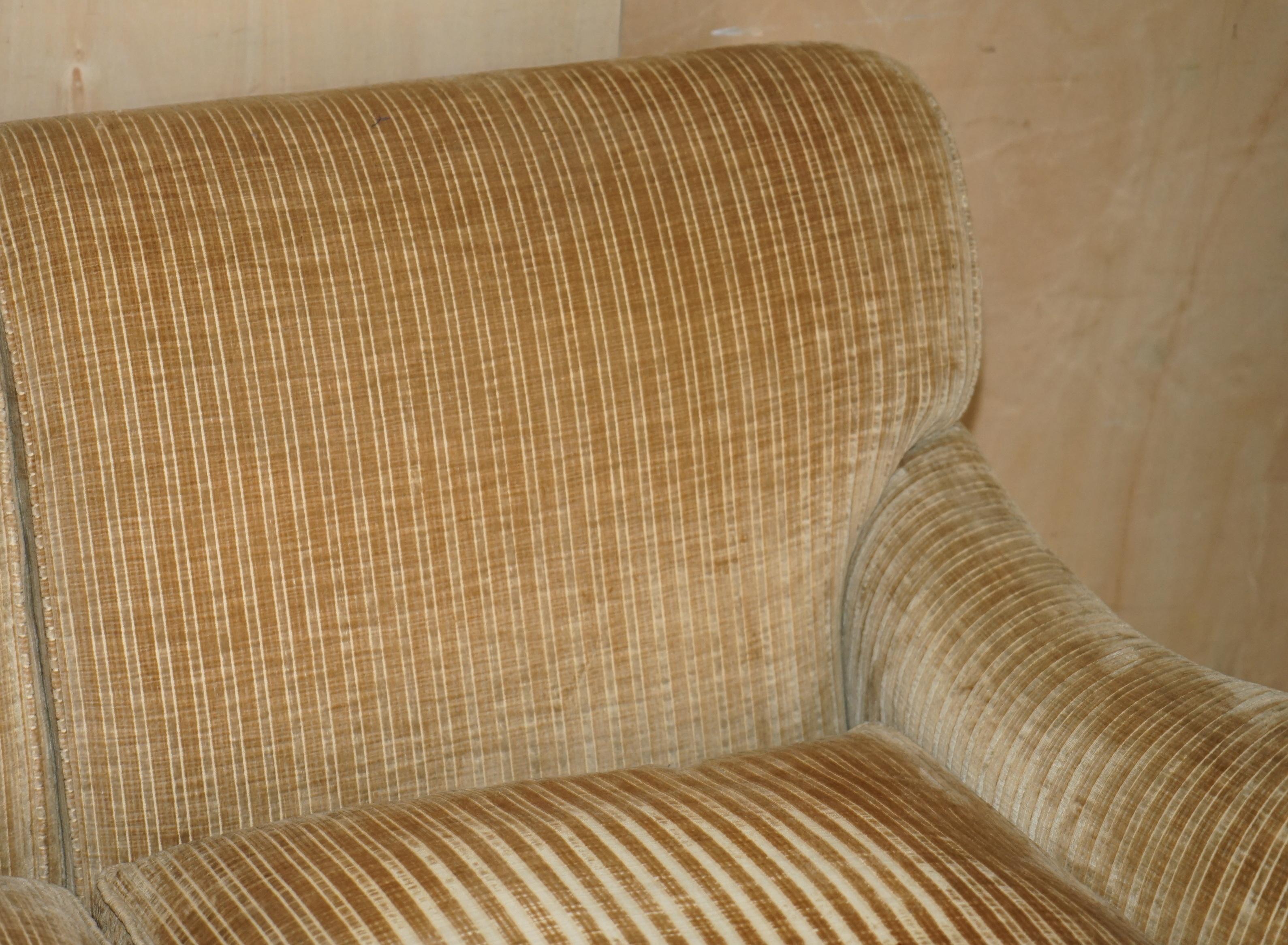 English LOVELY HOWARD & SON'S / CHAIRS LTD TWO SEAT SOFA FEATHER FILLED SEAT CUSHIONs For Sale