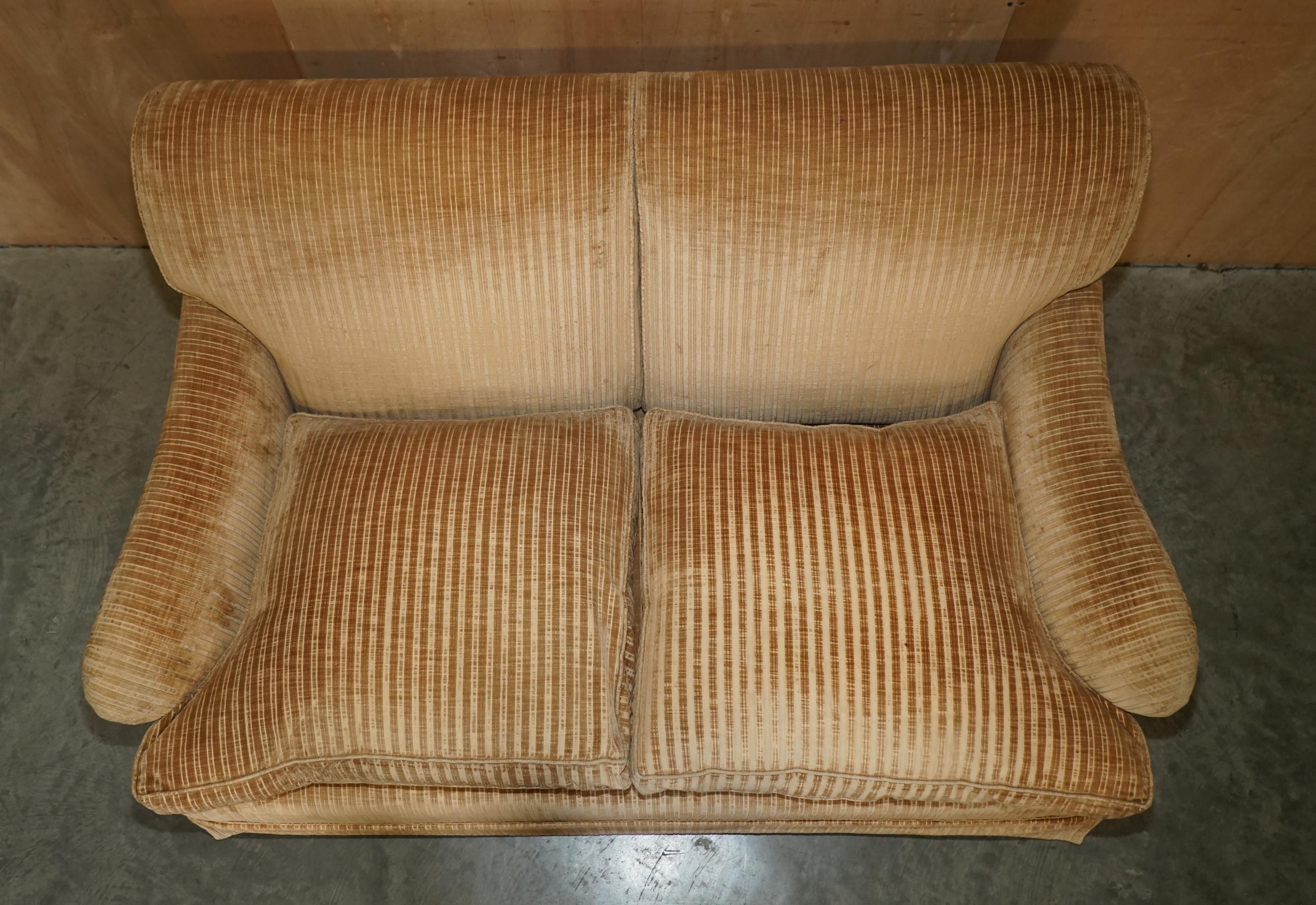 Hand-Crafted LOVELY HOWARD & SON'S / CHAIRS LTD TWO SEAT SOFA FEATHER FILLED SEAT CUSHIONs For Sale
