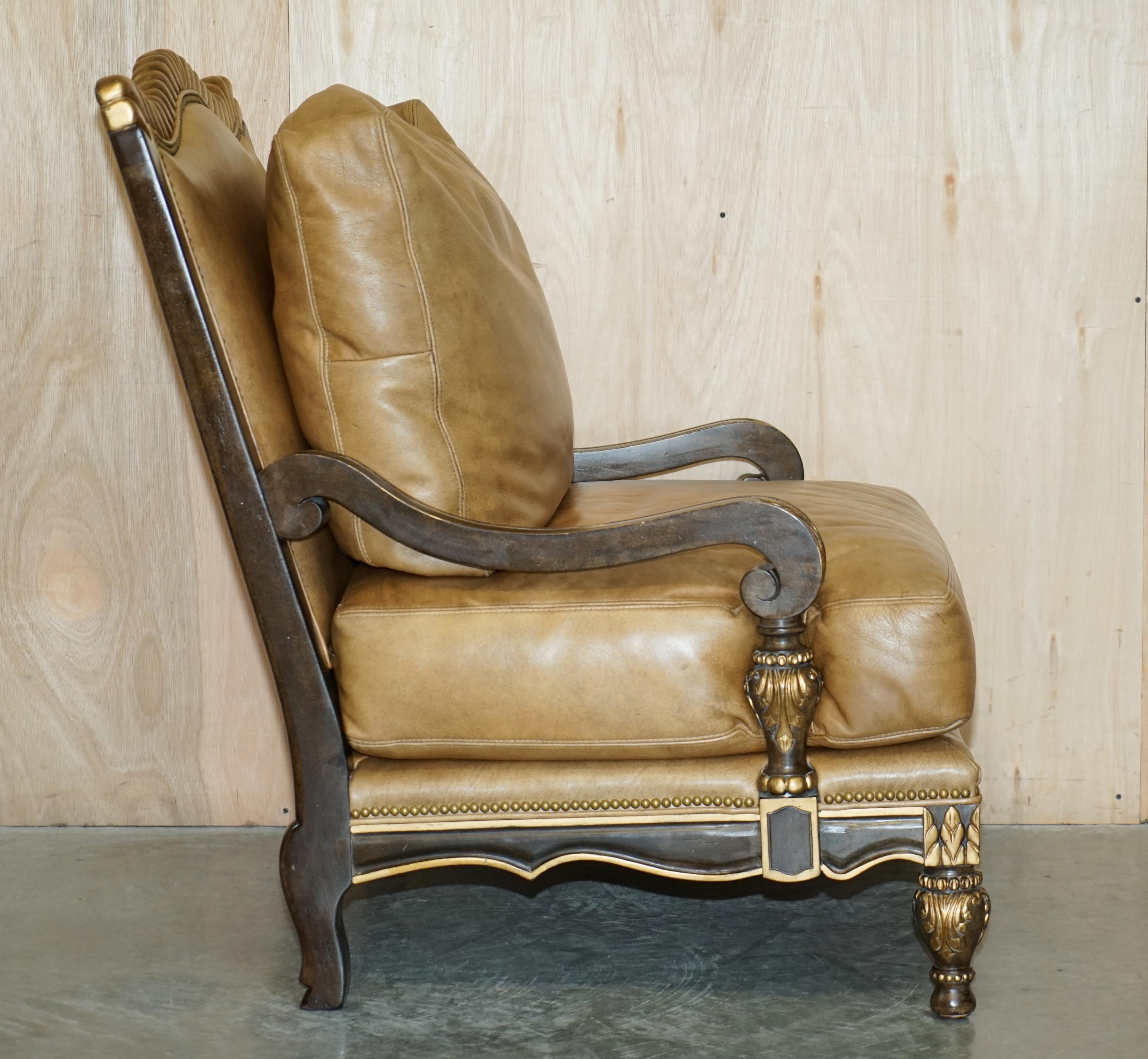 Très grand fauteuil et pouf trône en bois doré en cuir marron d'époque italienne en vente 9
