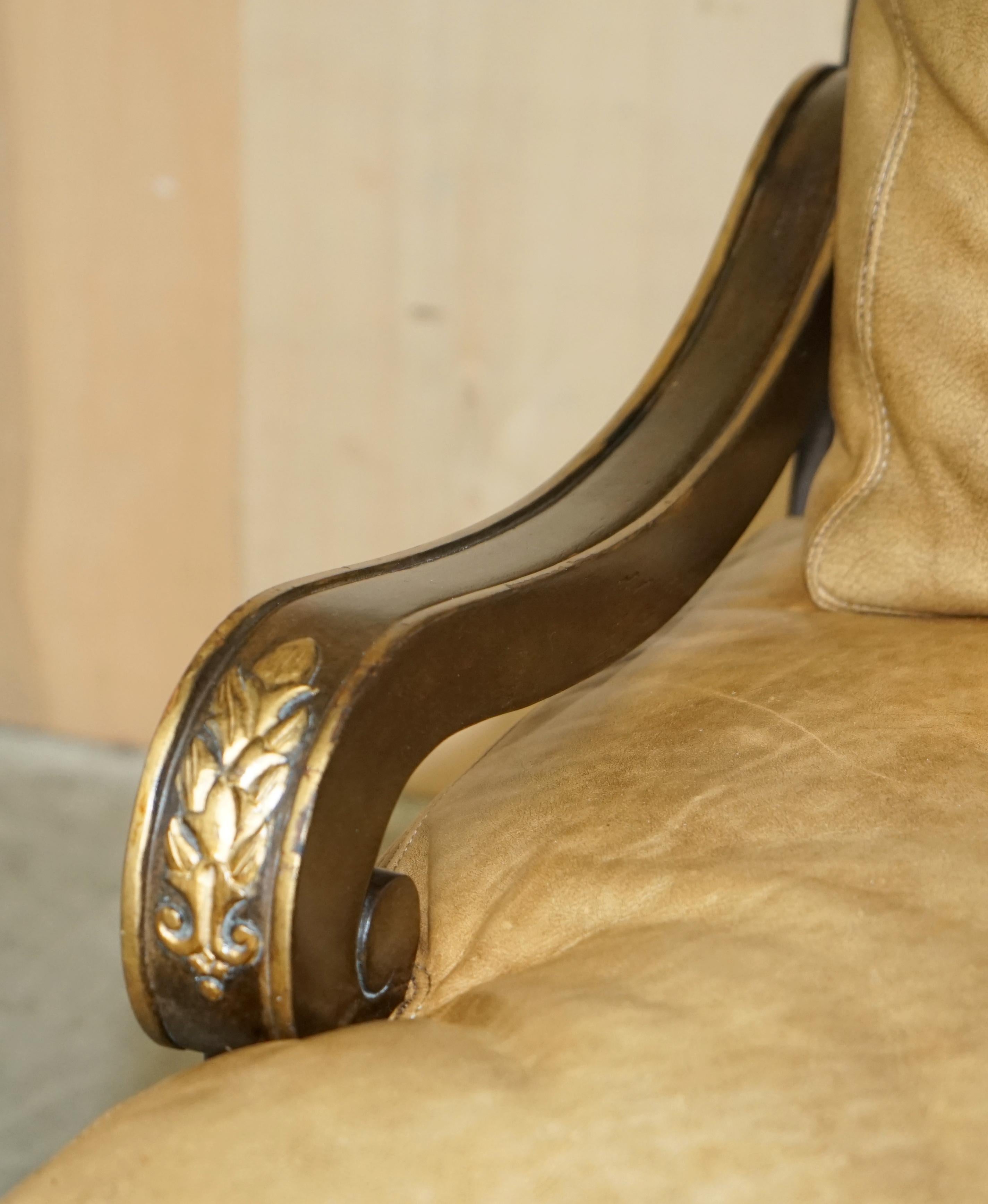 Très grand fauteuil et pouf trône en bois doré en cuir marron d'époque italienne en vente 1