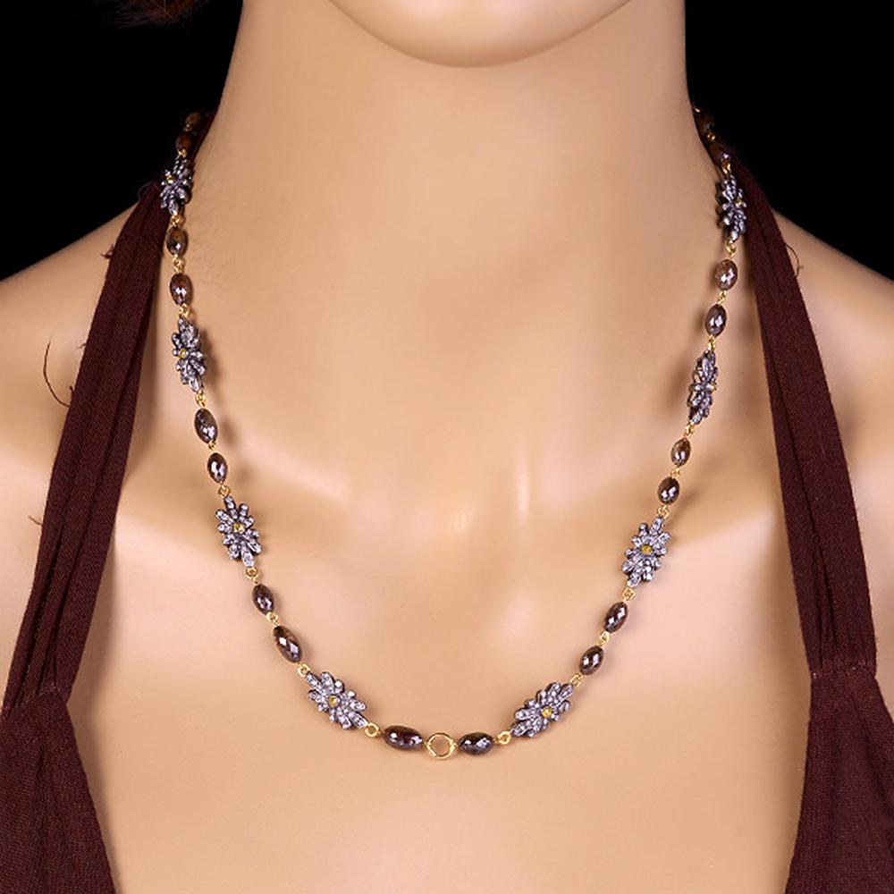 Lovely 20 inch long necklace with brown faceted oval shape ice diamond bead with pave diamond floral motif is one attractive necklace to layer with you plain gold charm necklace. This opens with a box clasp.

18KT: 5.89g
Diamond: 40.13ct
SiIver: