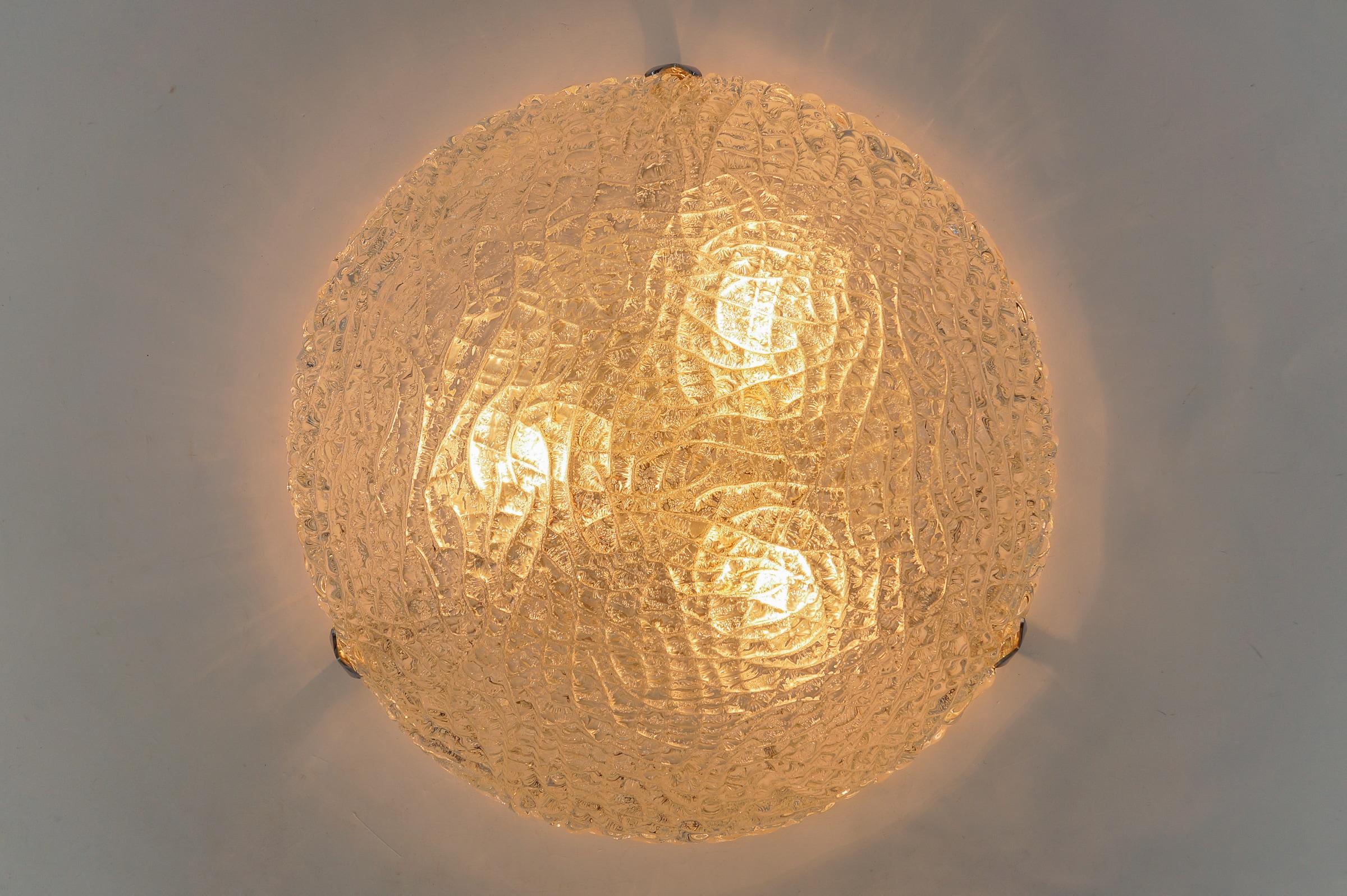 Schöne Einbaubeleuchtung aus Eisglas von Kaiser Leuchten, 1960er Jahre, Deutschland (Glas) im Angebot