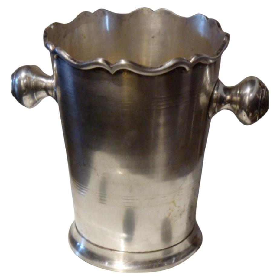 Preciosa e Impresionante Cubitera Inglesa Antigua de Plata con Asa Grande en venta