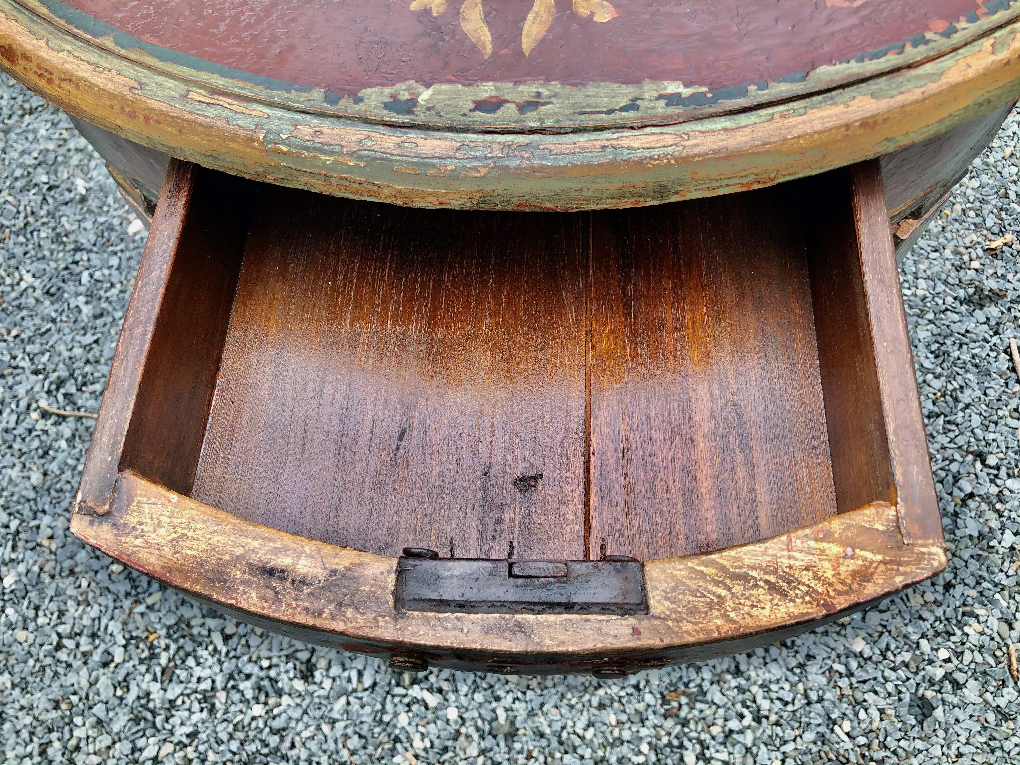 Lovely Italian Country Round Painted & Distressed Side Table For Sale 2