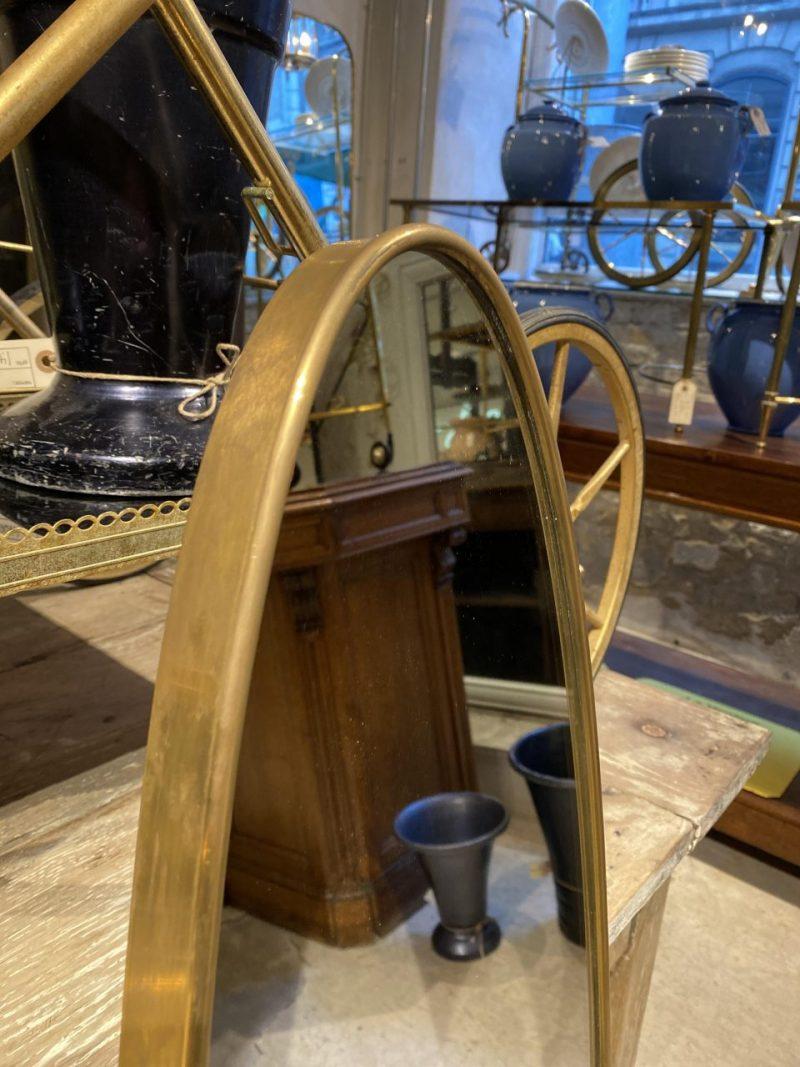 Lovely Italian Mid-Century Oval Brass Mirror For Sale 1