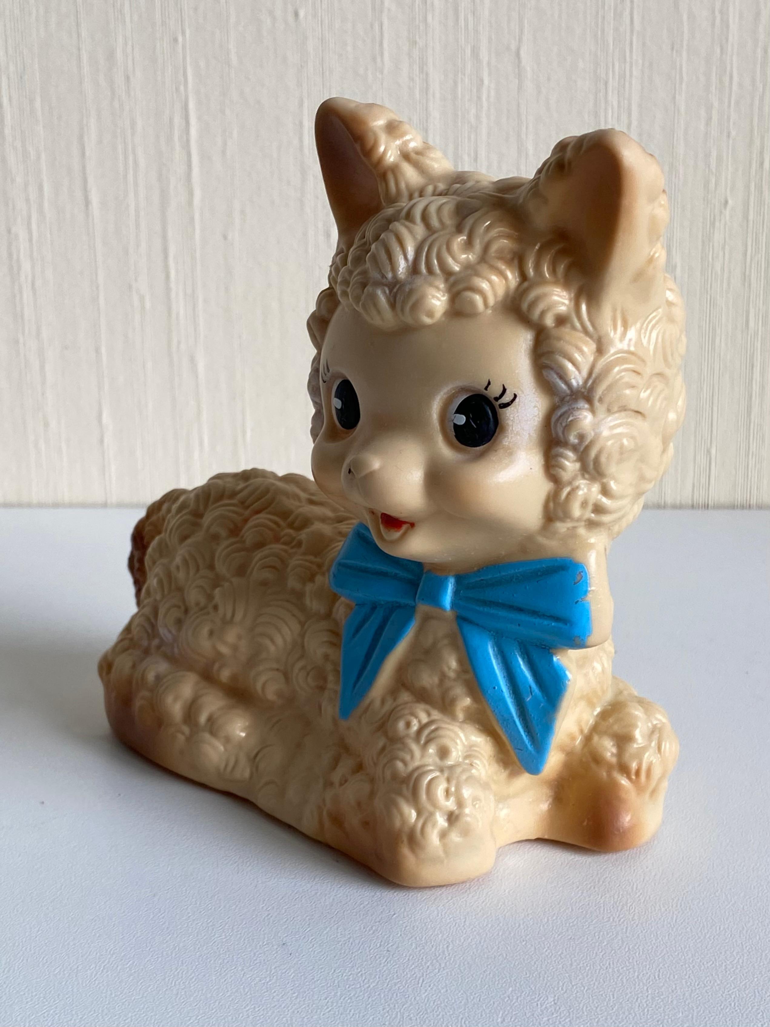 Lovely Italian Midcentury Rubber Toy,  Lamb, Ca. 1950s In Good Condition For Sale In Schagen, NL