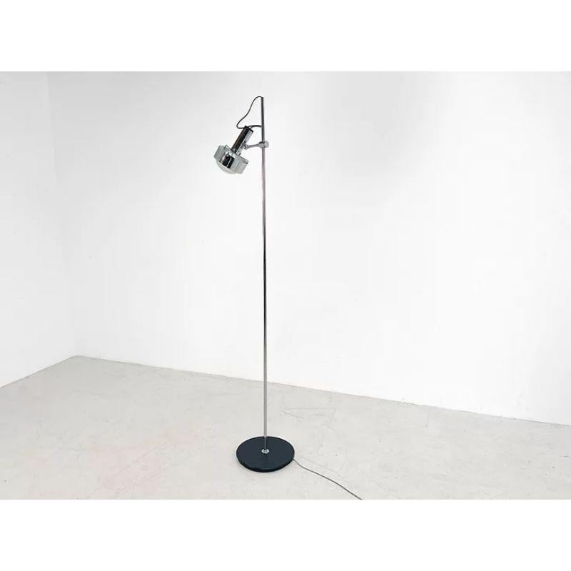Lovely Italian one light point floor lamp.

Very elegant and stylish Italian floor lamp. This lamp was made in the 70's in Italy by an unknown manufacturer. Nevertheless it is a beautiful quality floor lamp! The stylish floor lamp has one light