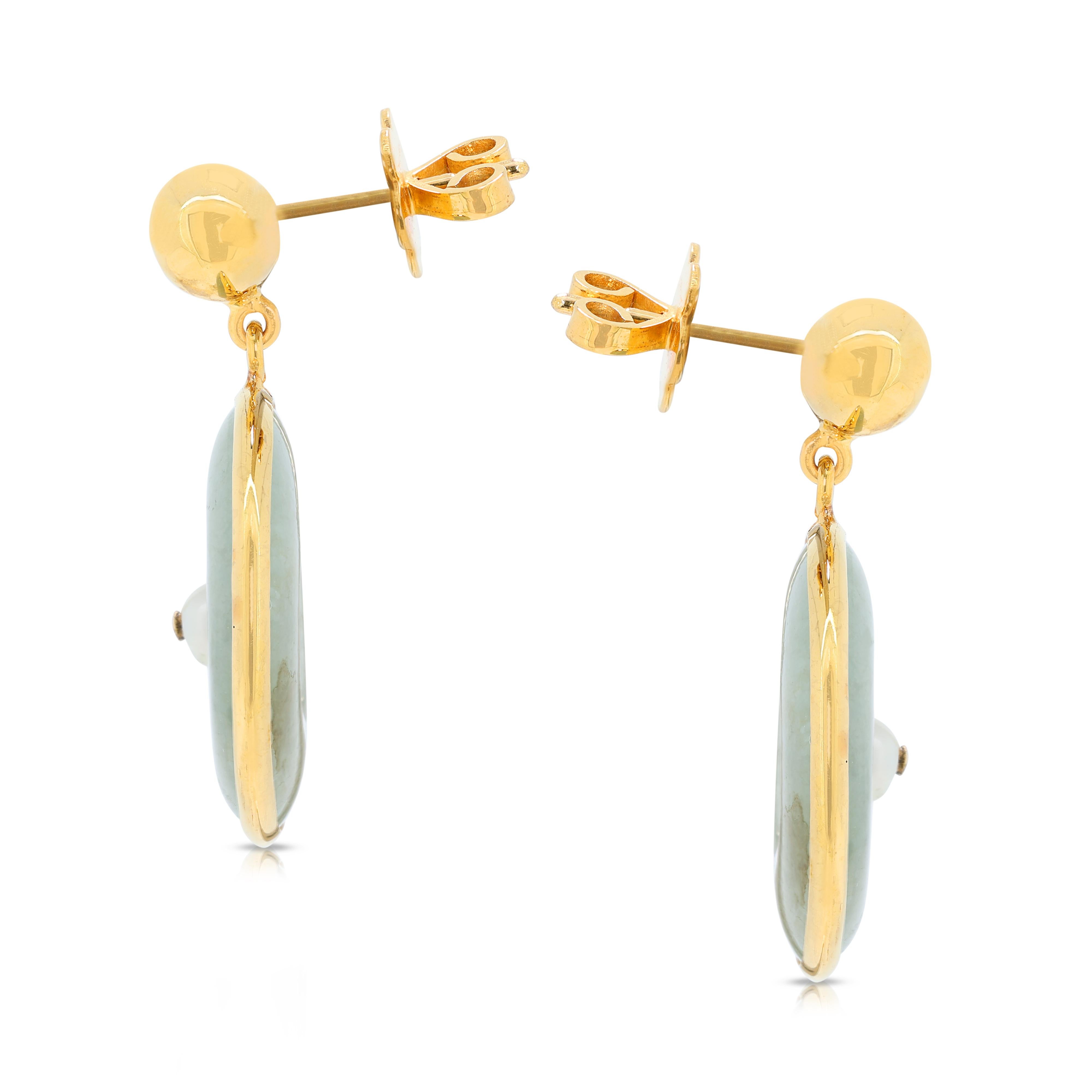 Women's Lovely Jade Circular Earrings in 18K Yellow Gold For Sale
