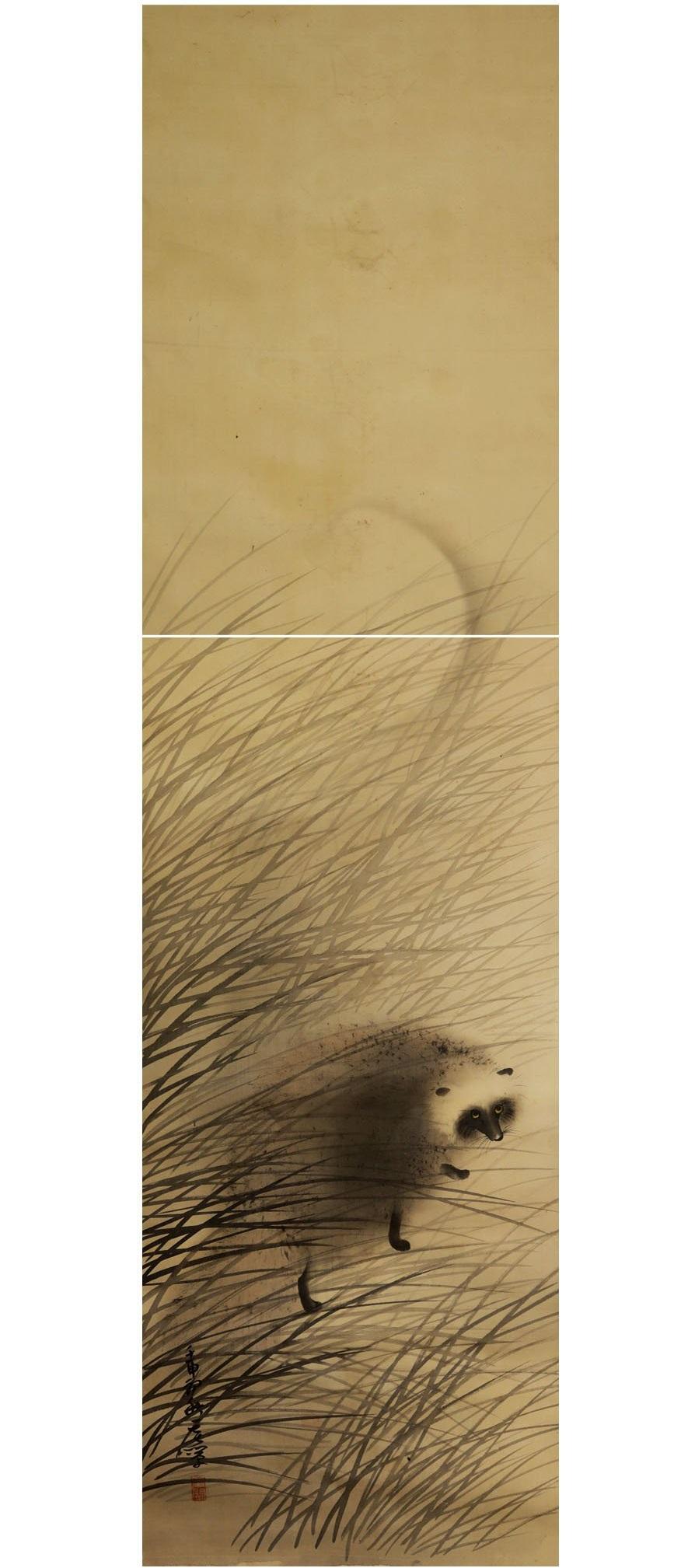 This work carefully and delicately depicts a raccoon dog standing in a meadow in the moonlight during the harvest moon .


■Silk book, handwritten
■Condition
　　: There is discoloration and some stains due to the age.
■Dimensions
　　Axis dimensions: