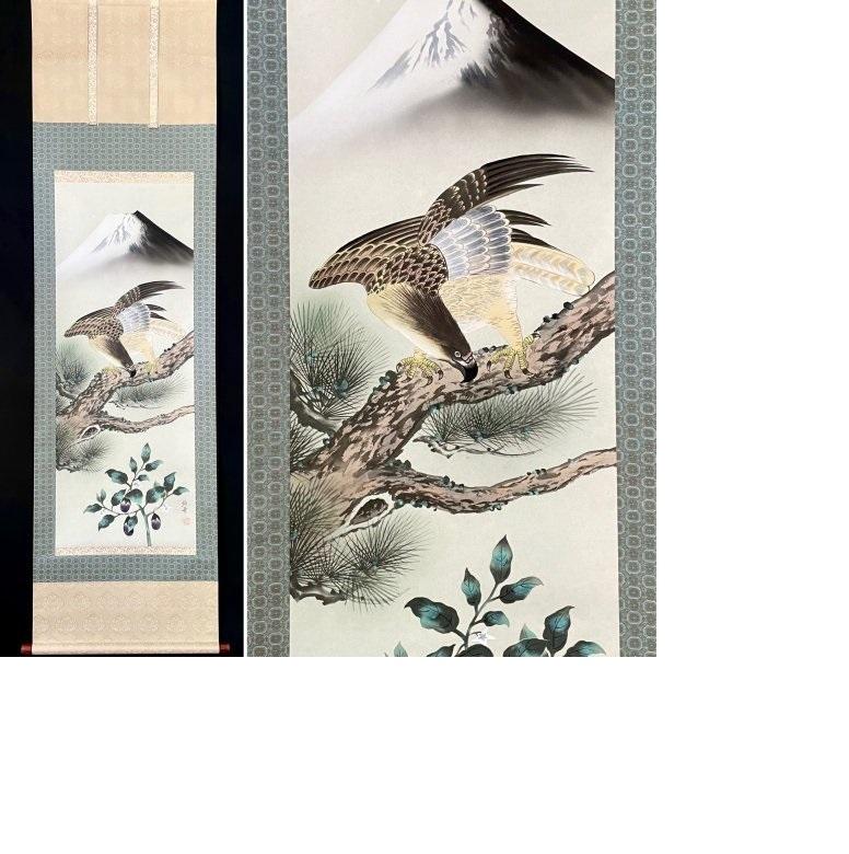 This work carefully and delicately depicts a eagle in front of the famous Mount Fuji


■Silk book, handwritten
■Condition
　　Lovely Condition
■Dimensions
　　Axis size: 1835mm (height) x 520mm (width)
Paper size: 1035mm (height) x 398mm (width)