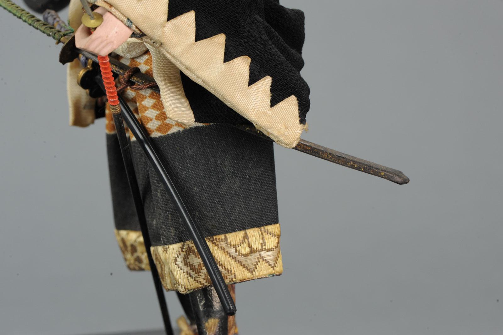 Schöne japanische Ningyo-Puppe, Tanaka-Puppe, Samurai-Krieger, 19.-20. Jahrhundert im Angebot 1