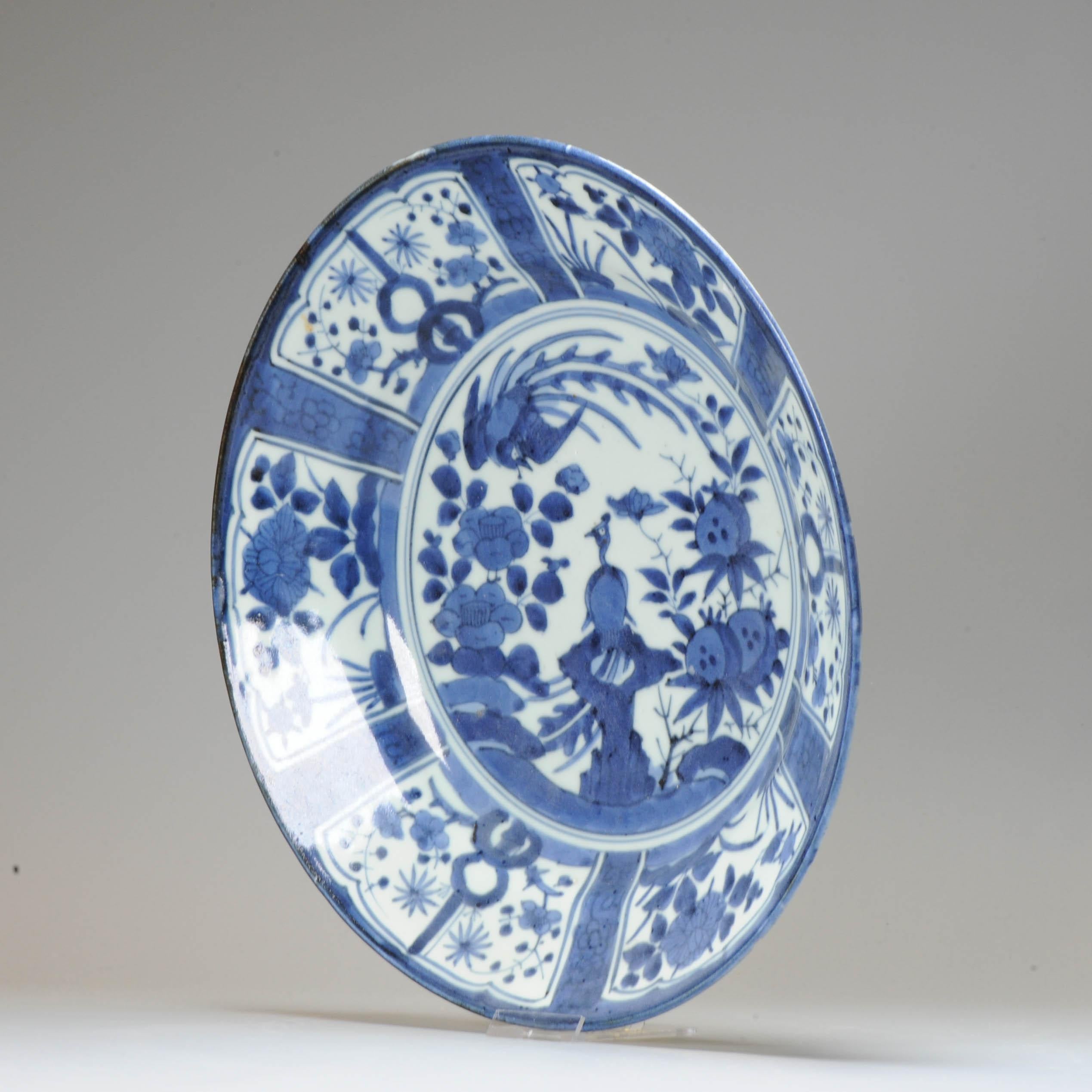 Un joli plat en porcelaine japonaise 
