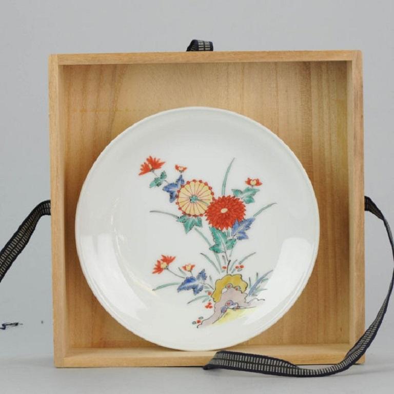 Lovely Japanese Porcelain Kakiemon Plate Flowers Trees, Mid 20th Century For Sale 1