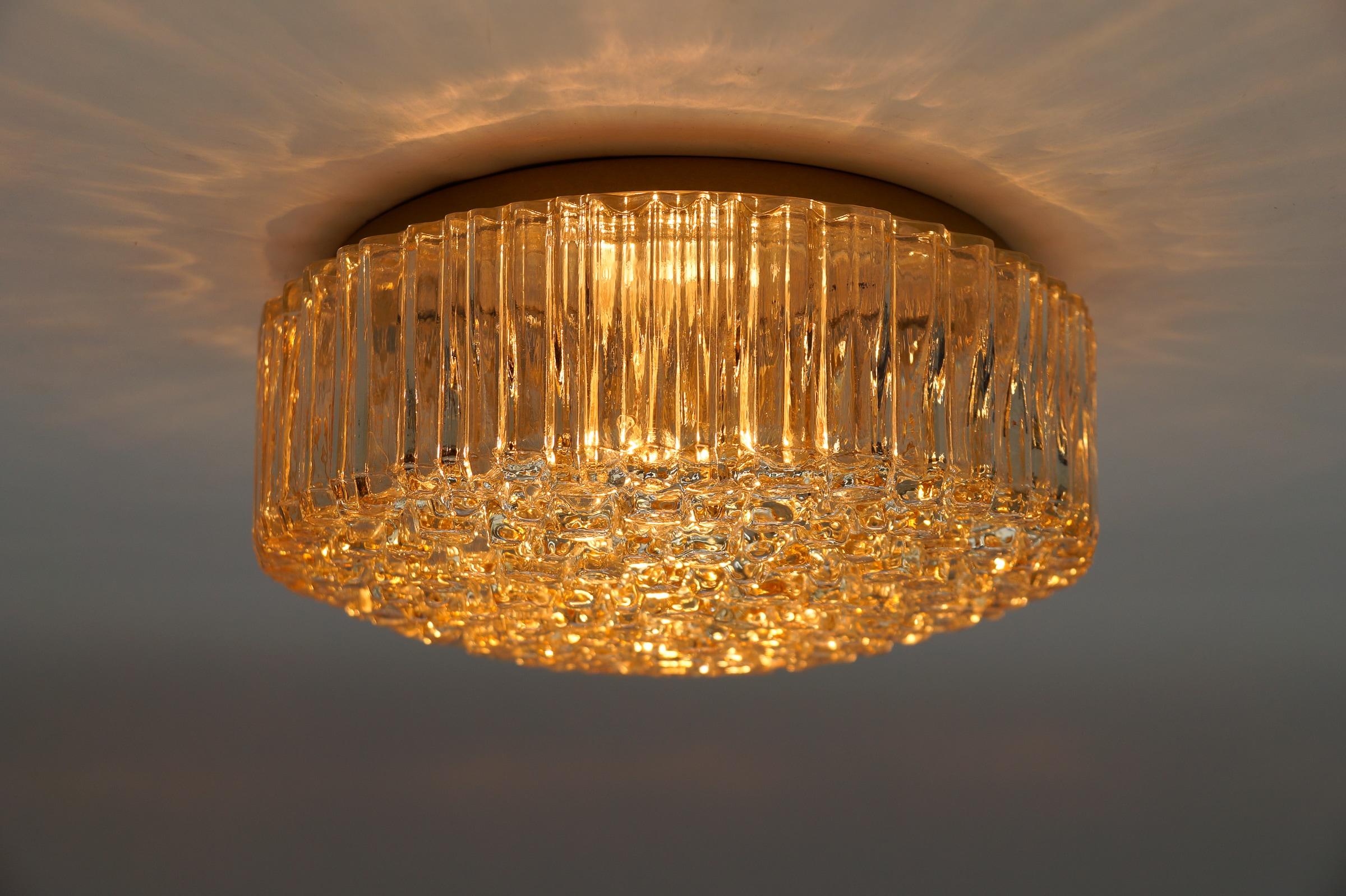 Mid-Century Modern Jolie lampe encastrée en verre bullé ambré par Helena Tynell pour Limburg, G en vente