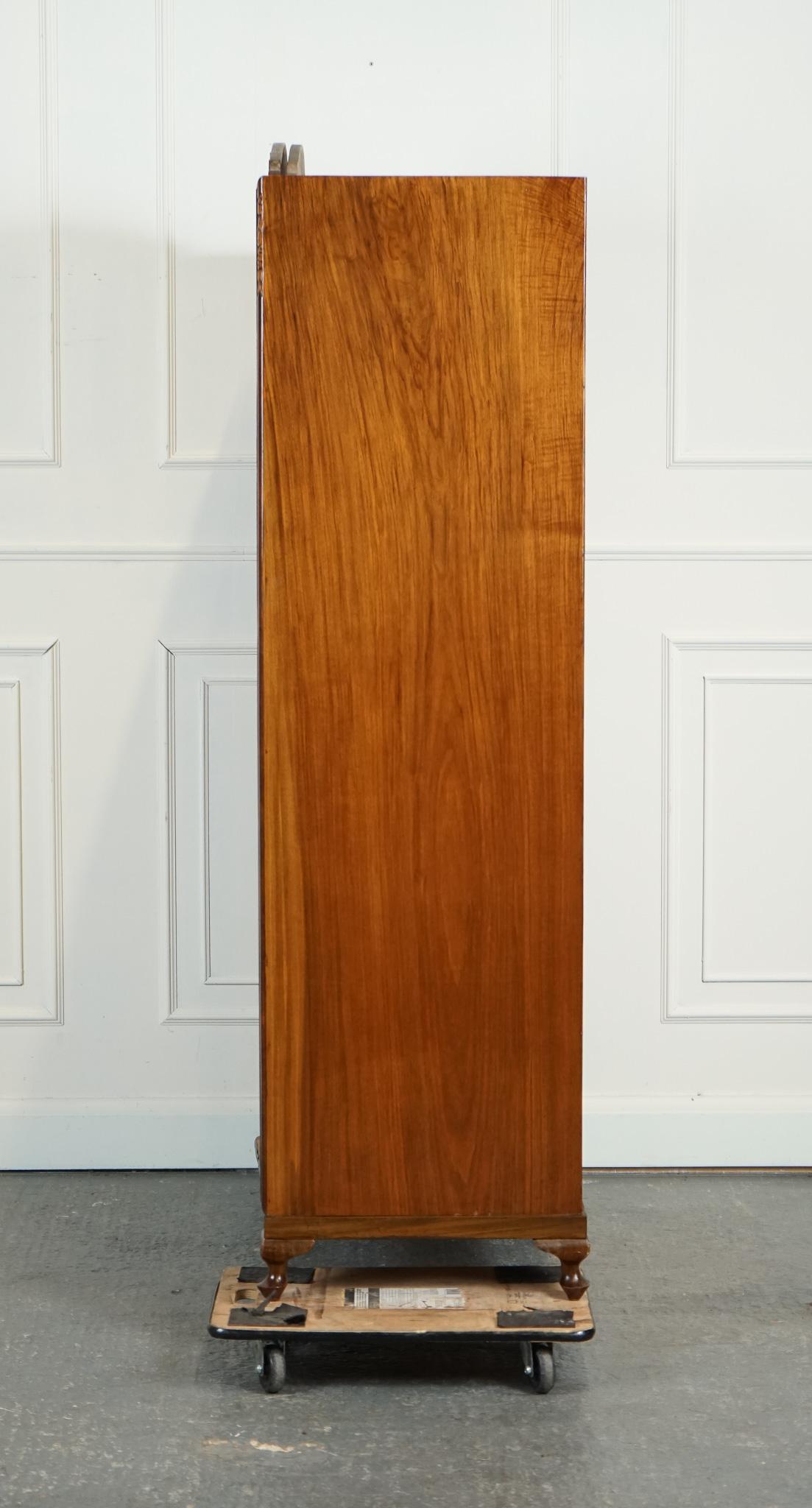 LOVELY LARGE ART DECO BURR WALNUT WARDROBe in vendita 8