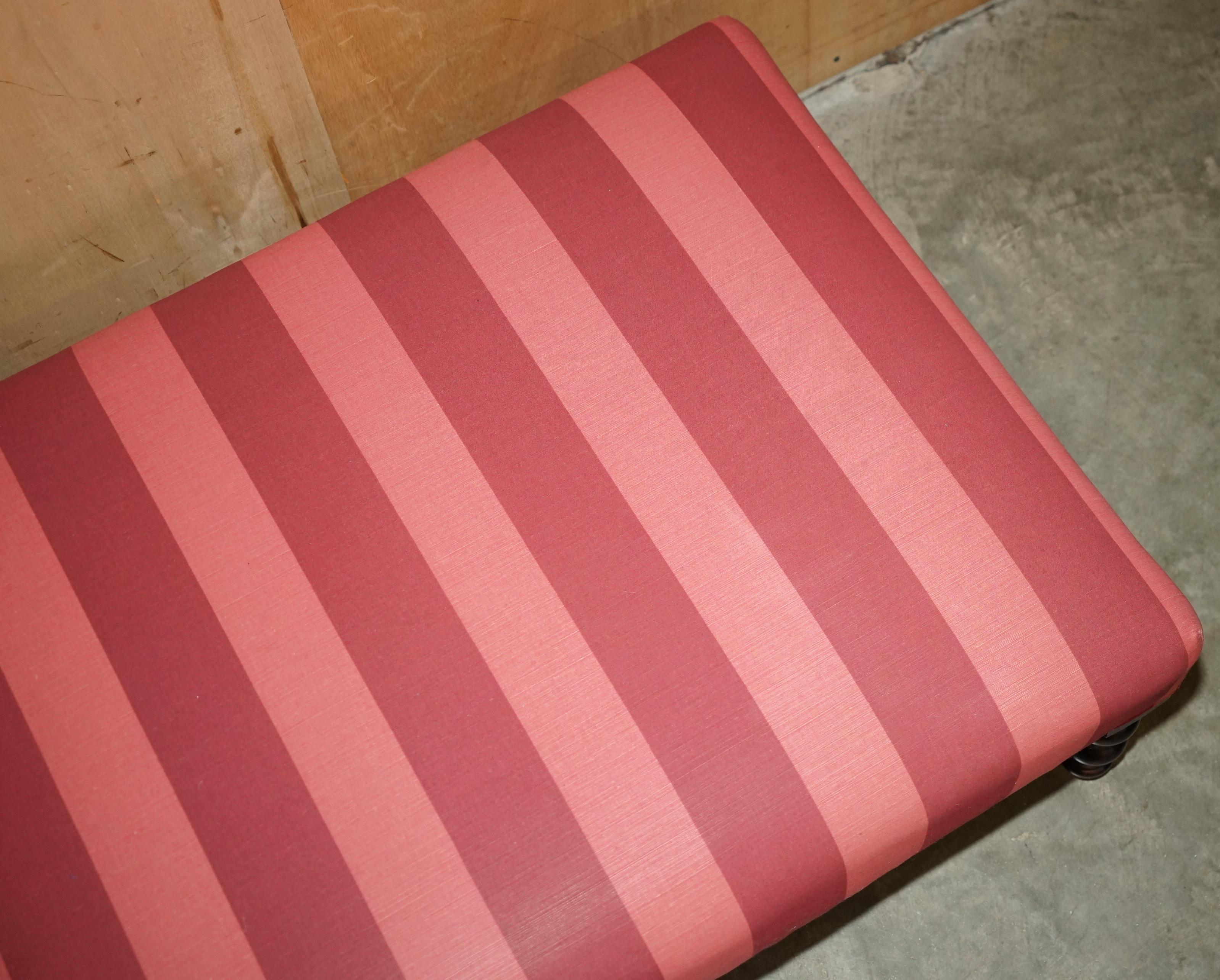 Fait main JOLI GRAND FOOTSTOOL OTTOMAN DE GEORGE SMiTH EN BOIS DE BEECHE ENCADRÉ PARTANT D'UN ENSEMBLE en vente