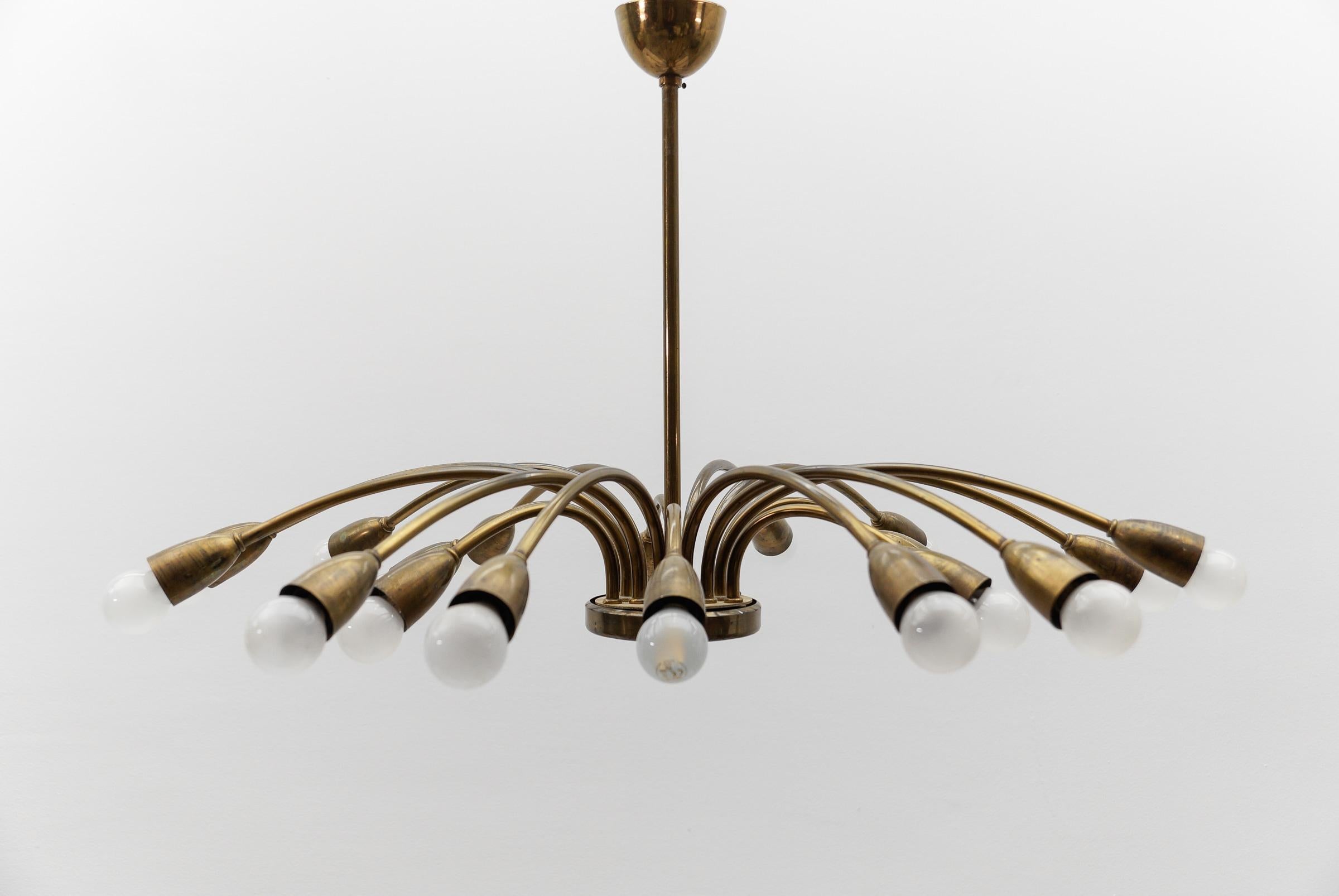 Wunderschöne große Messinglampe Mid Century Modern Sputnik, Österreich, 1950er Jahre (Moderne der Mitte des Jahrhunderts) im Angebot