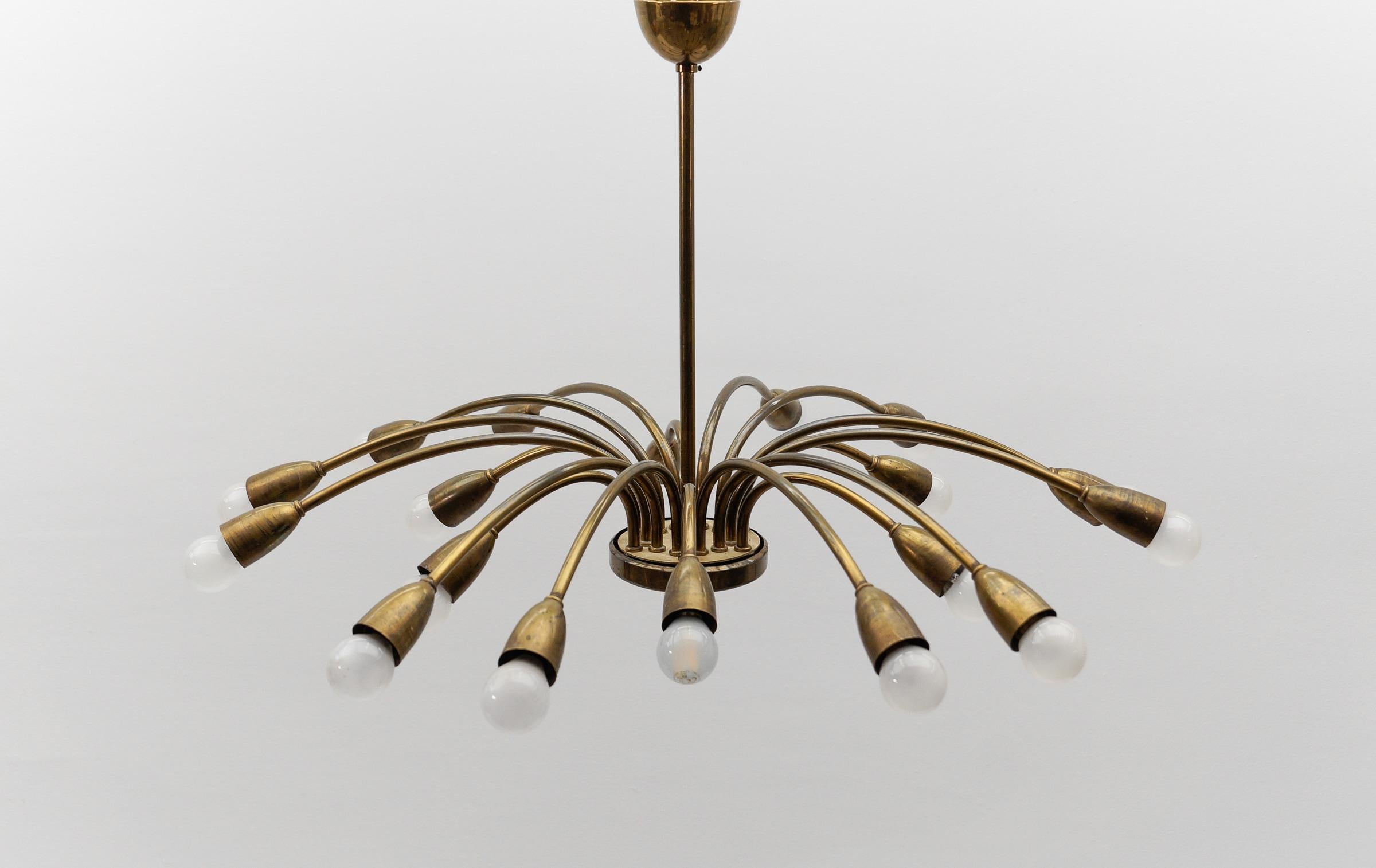 Wunderschöne große Messinglampe Mid Century Modern Sputnik, Österreich, 1950er Jahre im Zustand „Gut“ im Angebot in Nürnberg, Bayern