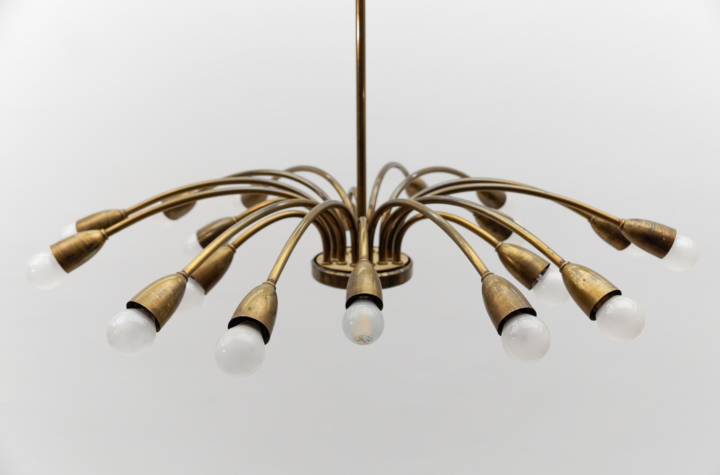 Wunderschöne große Messinglampe Mid Century Modern Sputnik, Österreich, 1950er Jahre (Mitte des 20. Jahrhunderts) im Angebot