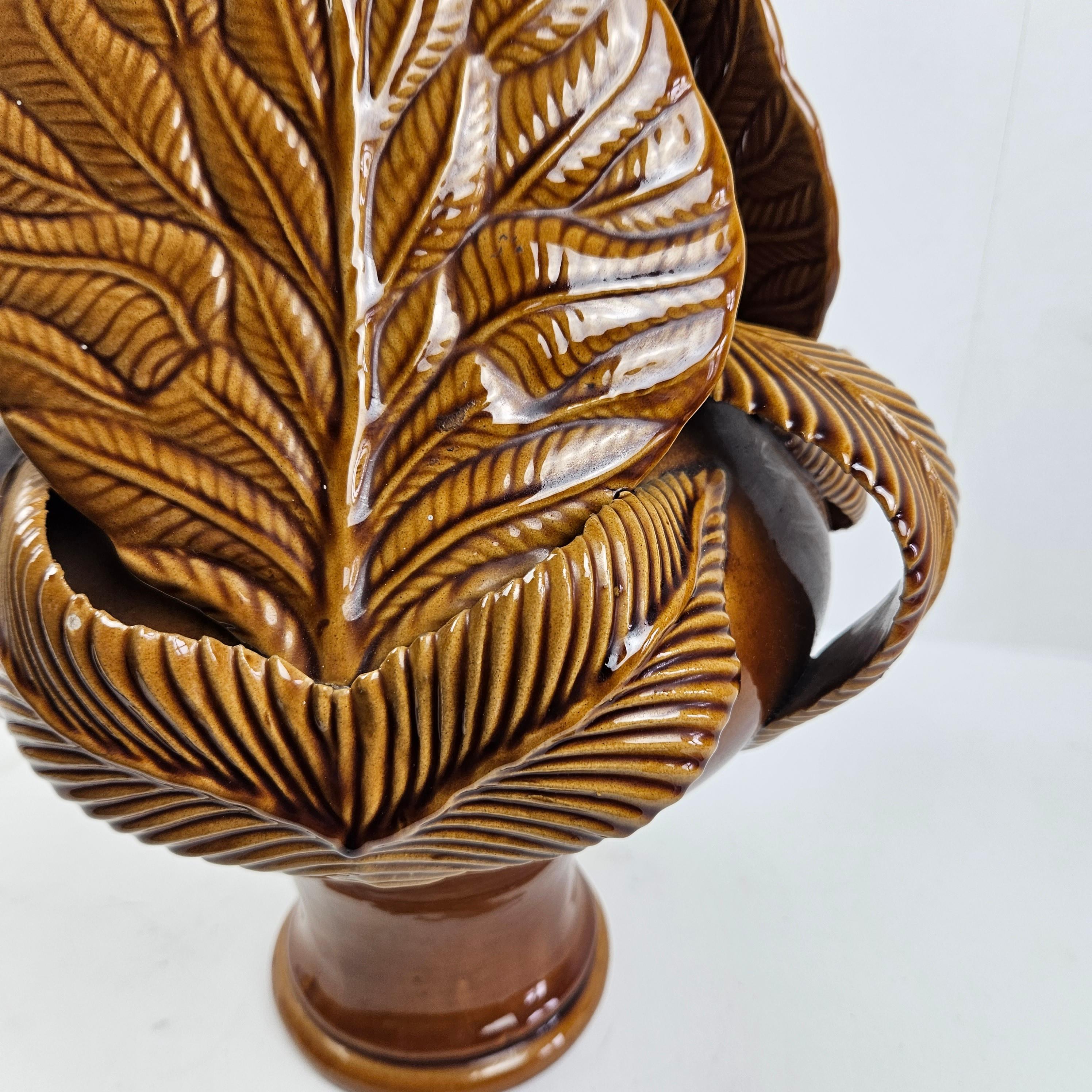 Wunderschöne große braune Keramikvase mit Blättern, Italien 1980er Jahre  im Angebot 5