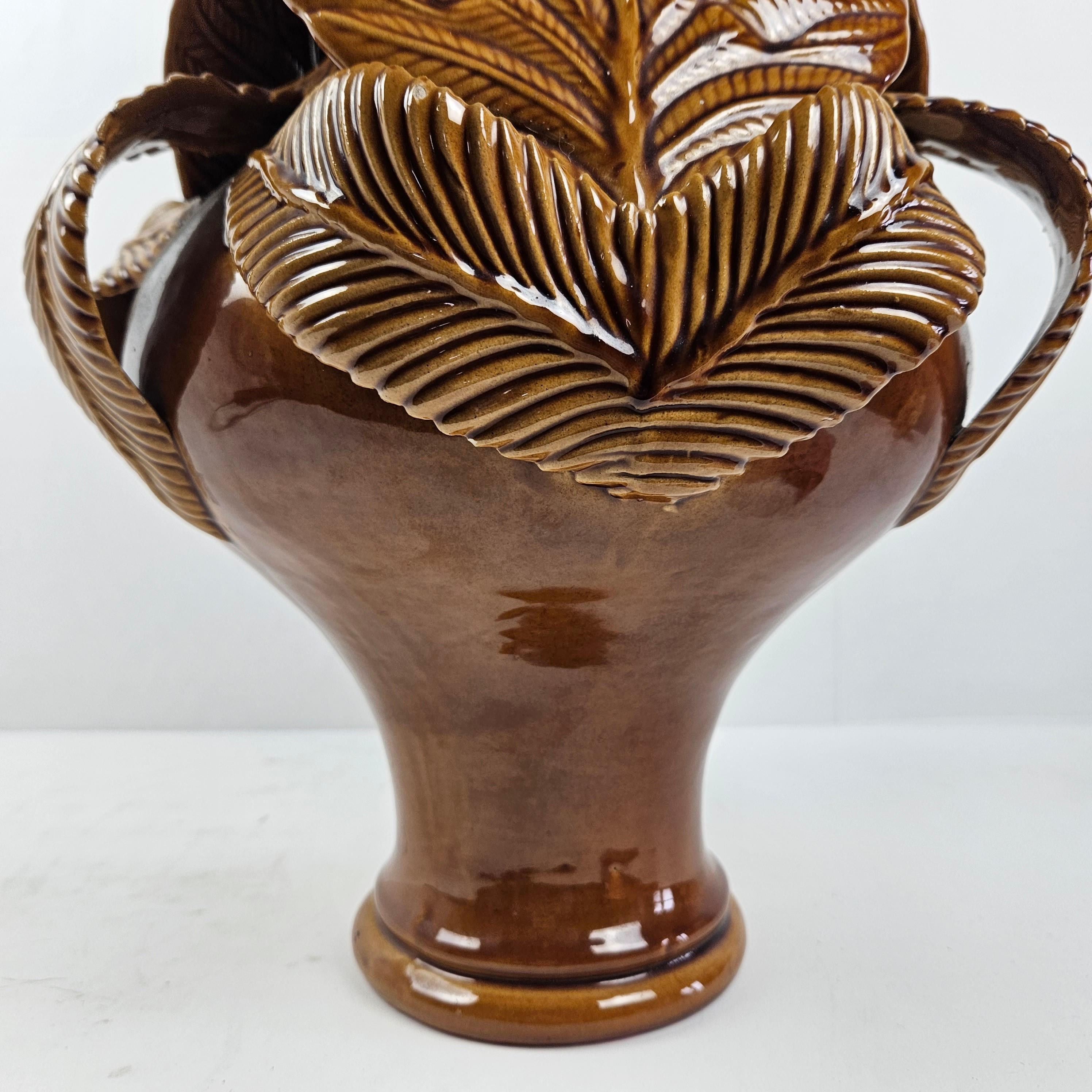 Wunderschöne große braune Keramikvase mit Blättern, Italien 1980er Jahre  im Angebot 2