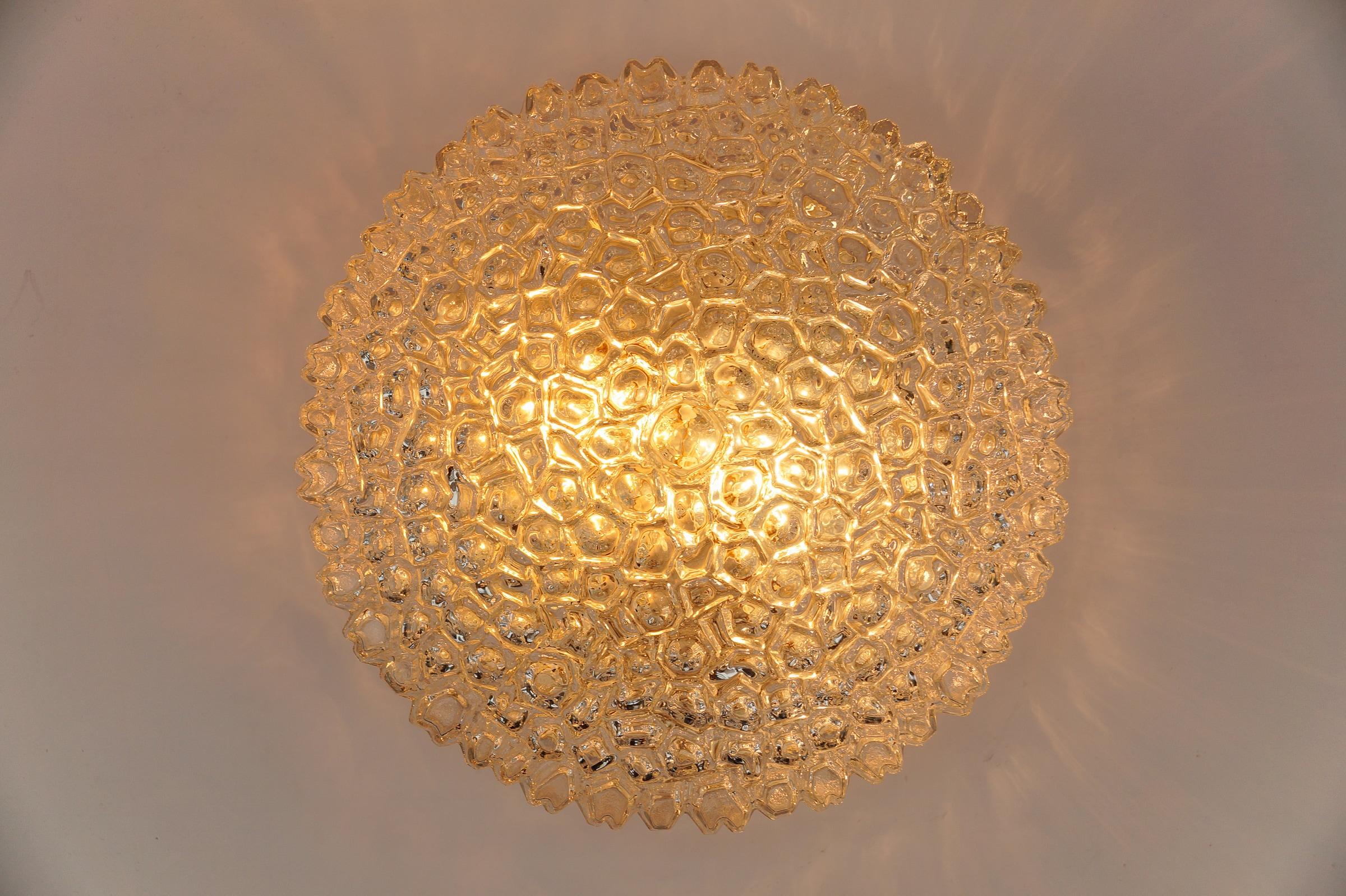 1. of 2 Lovely Large Bubble Glass Flush Mount Lamp by Helena Tynell for Limburg (en anglais seulement) Bon état - En vente à Nürnberg, Bayern