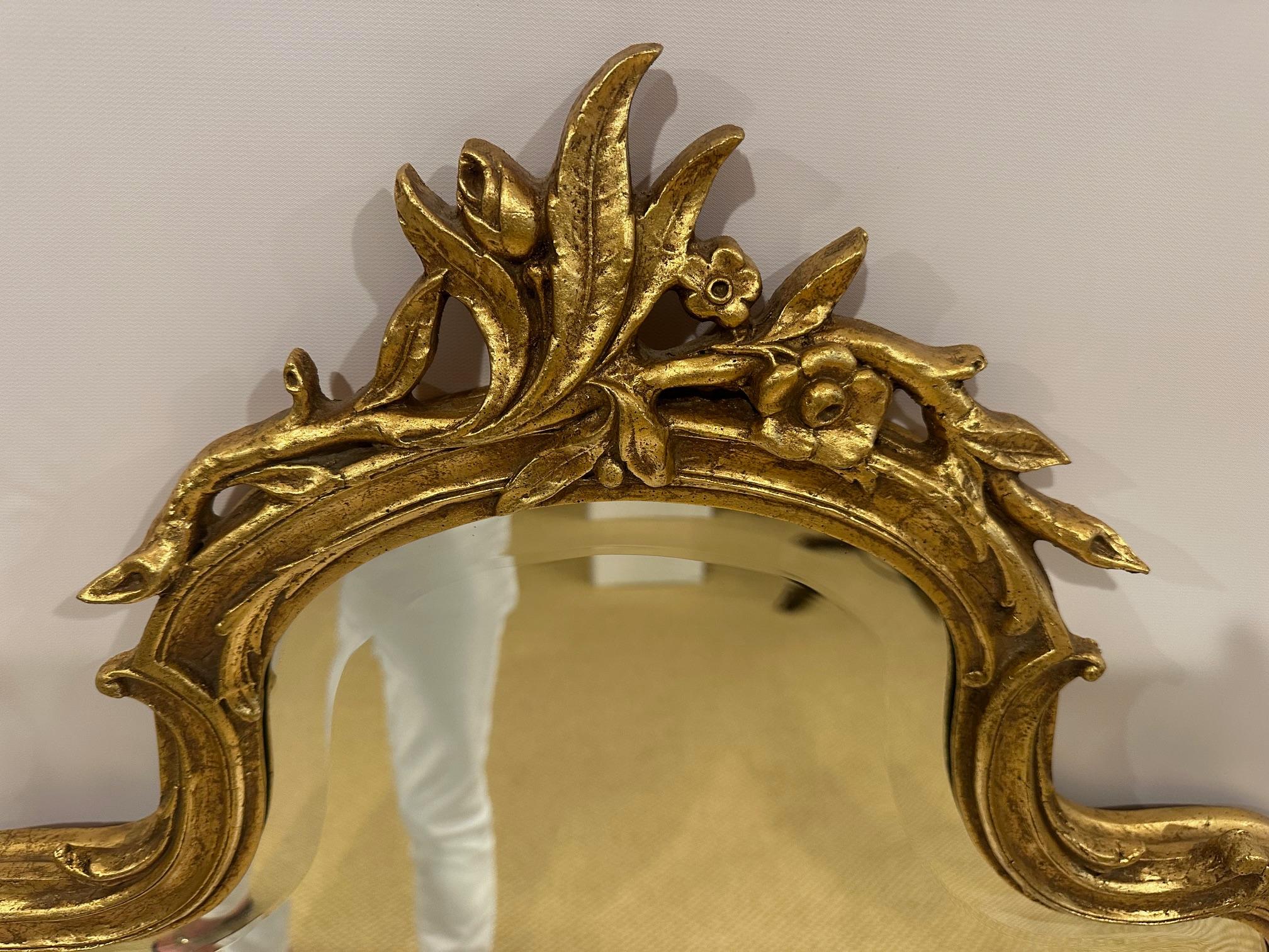 Ravissant miroir mural Friedman Brothers en gesso doré en vente 1