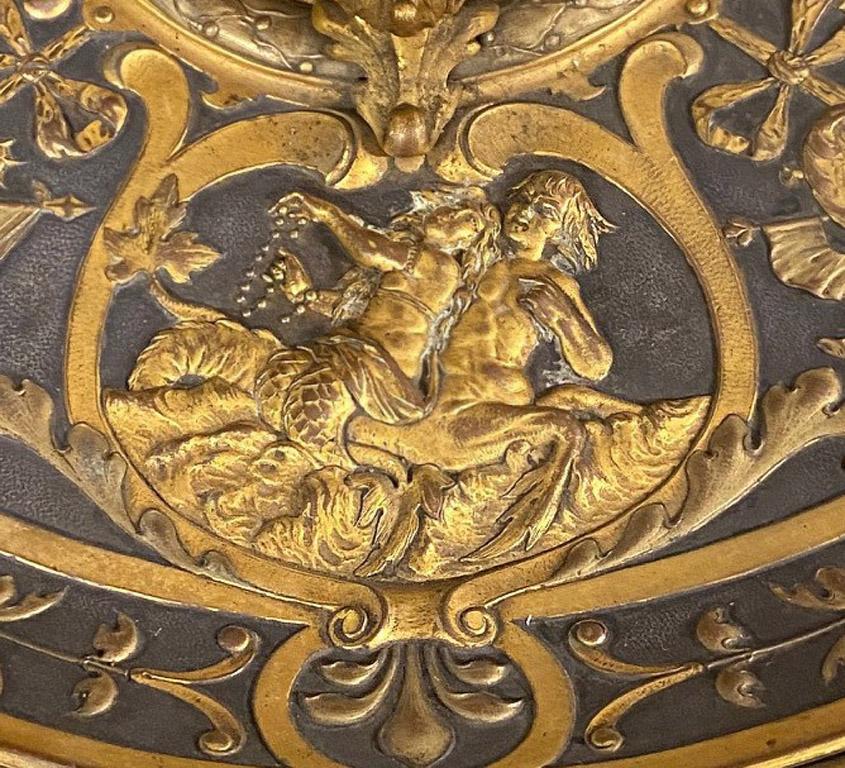 Ravissant centre de table en bronze doré et cristal de Barbedienne de la fin du 19e siècle Bon état - En vente à New York, NY