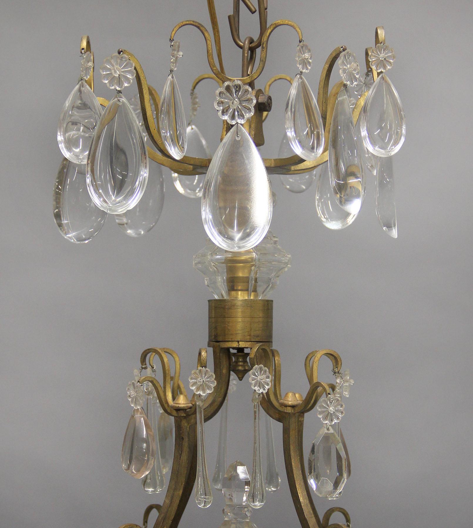 Belle Époque Lovely Late 19th Century Gilt Bronze and Crystal Eight Light Chandelier For Sale