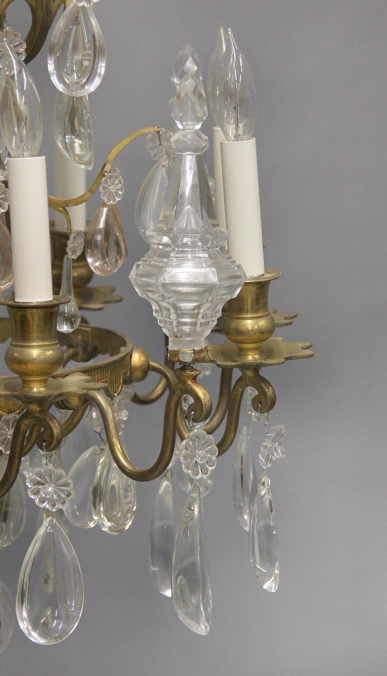 Lovely Late 19th Century Gilt Bronze and Crystal Eight Light Chandelier For Sale 1