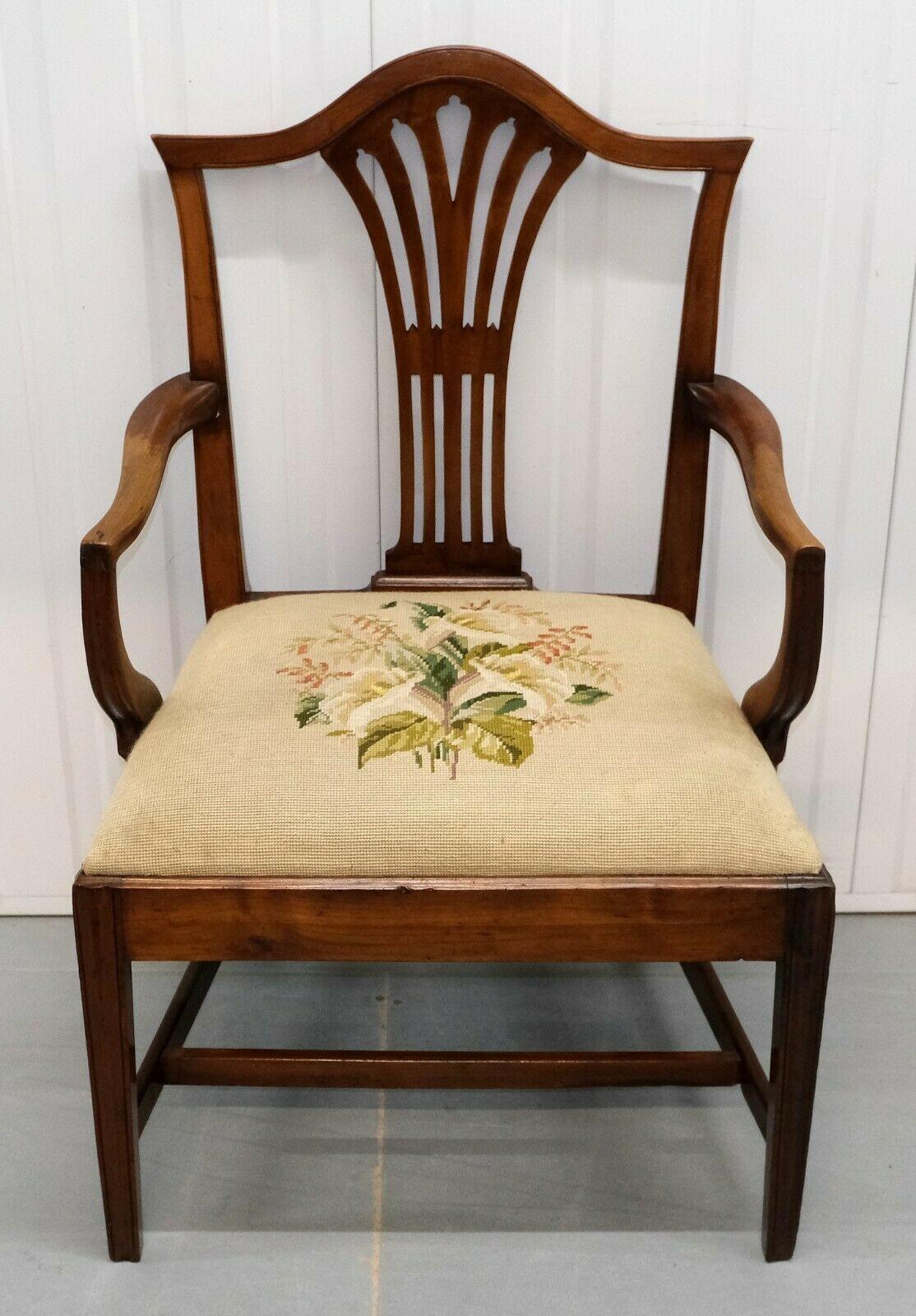 Ravissant fauteuil Hepplewhite en bois de feuillus de la fin du 19ème siècle avec dossier en forme de bouclier en vente 1