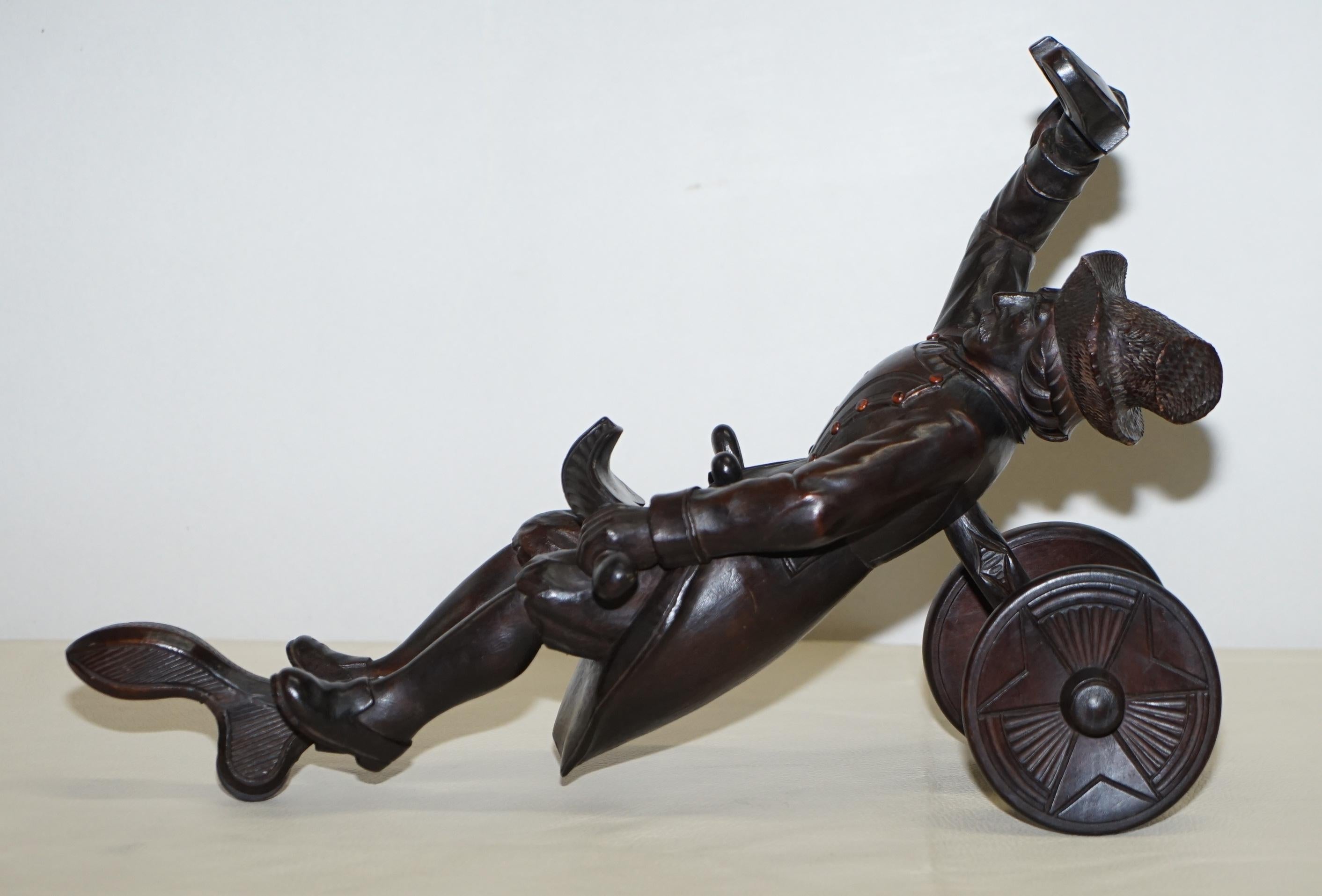 Lovely Late Victorian circa 1880 Hand Carved Black Forest Wine Bottle Holder For Sale 5
