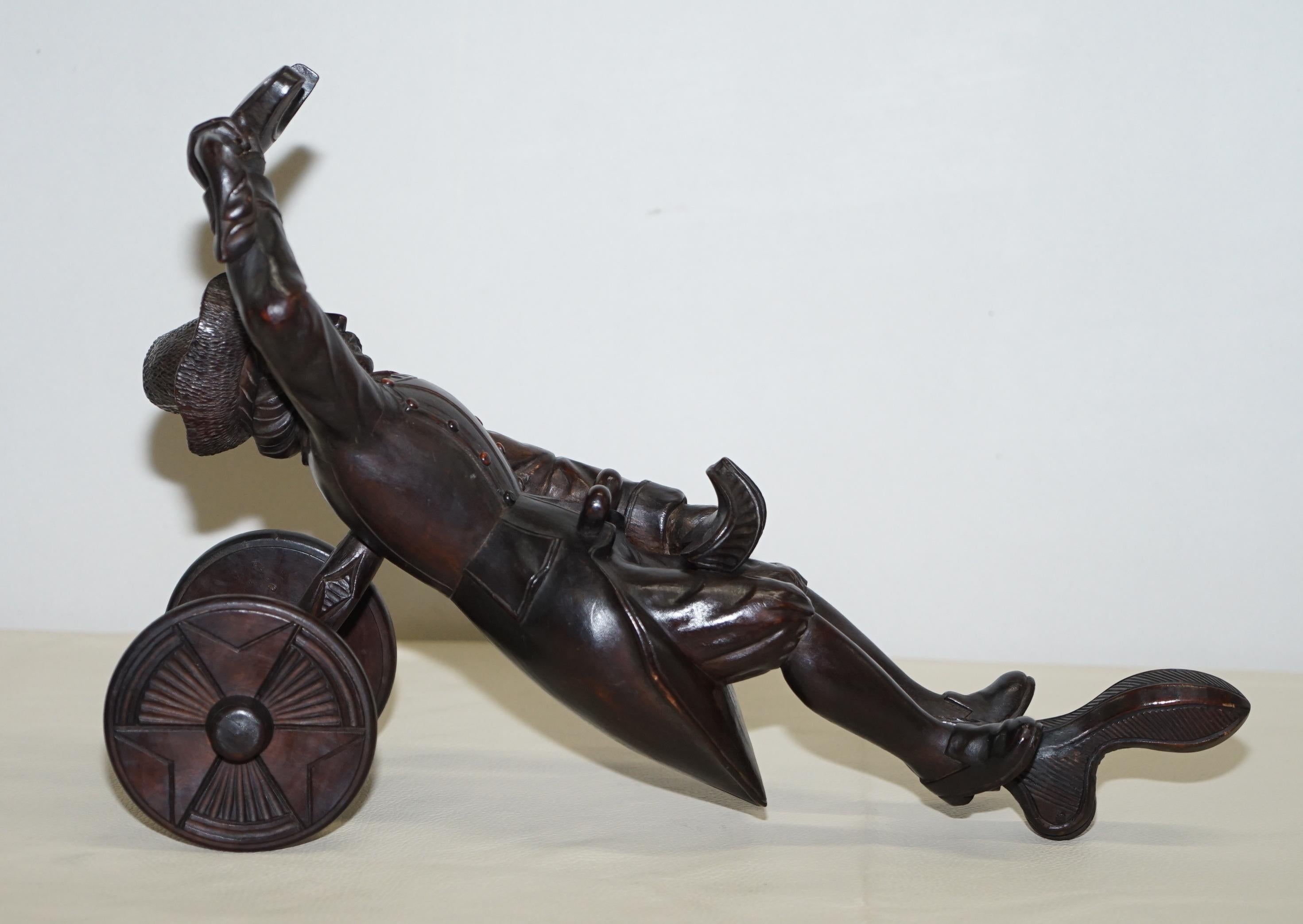Lovely Late Victorian circa 1880 Hand Carved Black Forest Wine Bottle Holder For Sale 7