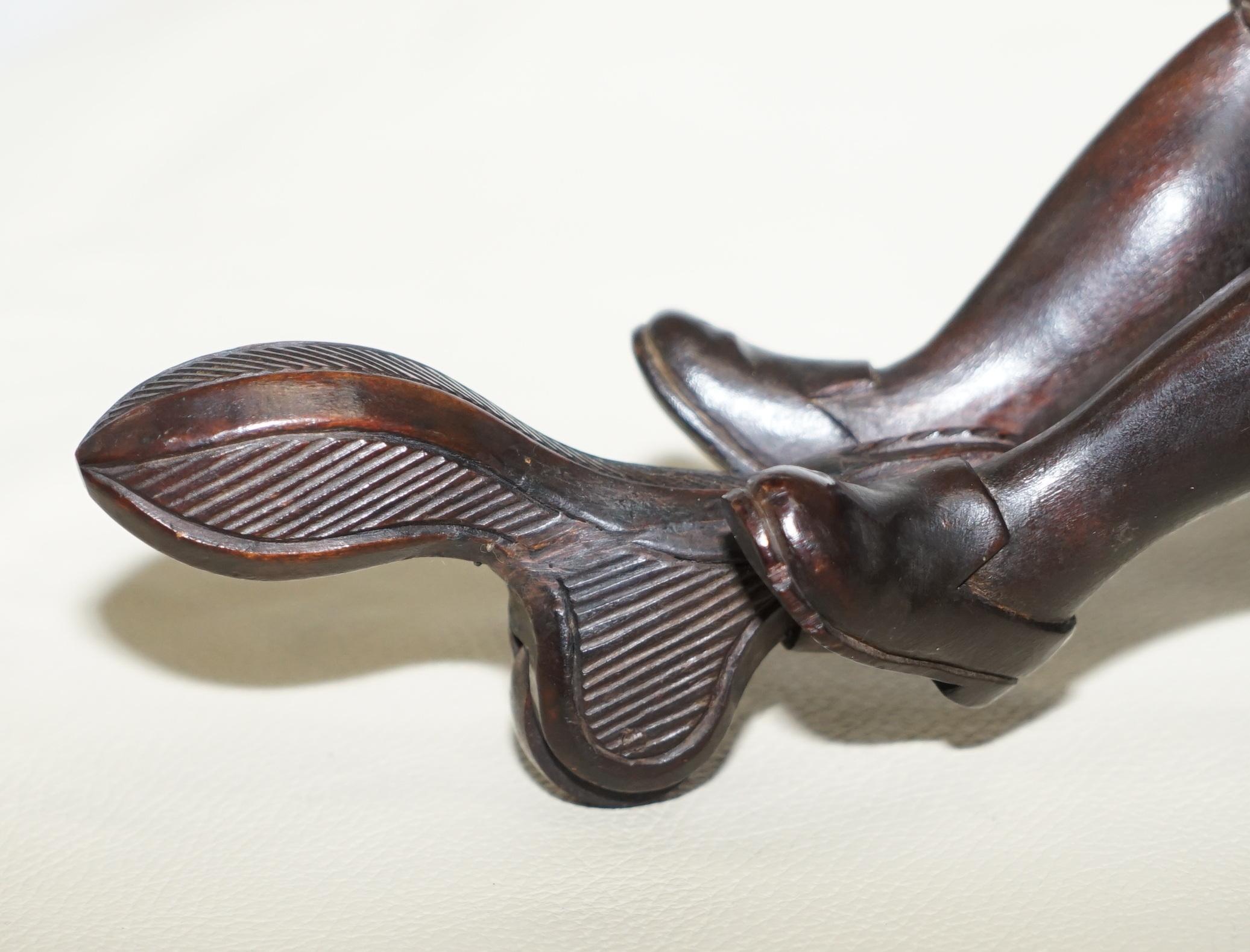 Lovely Late Victorian circa 1880 Hand Carved Black Forest Wine Bottle Holder For Sale 2