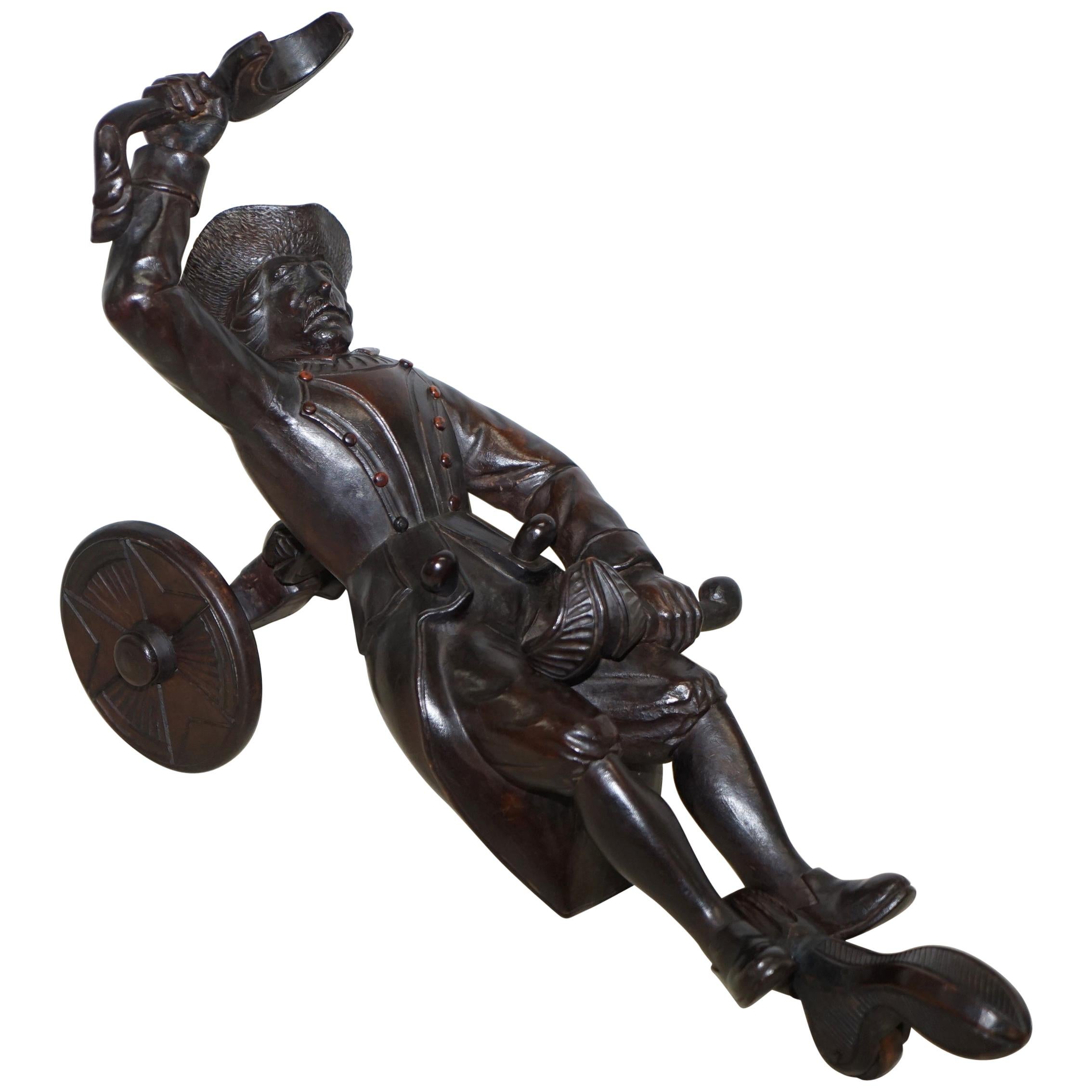 Precioso Portabotellas Victoriano Tardío de la Selva Negra tallado a mano circa 1880 en venta