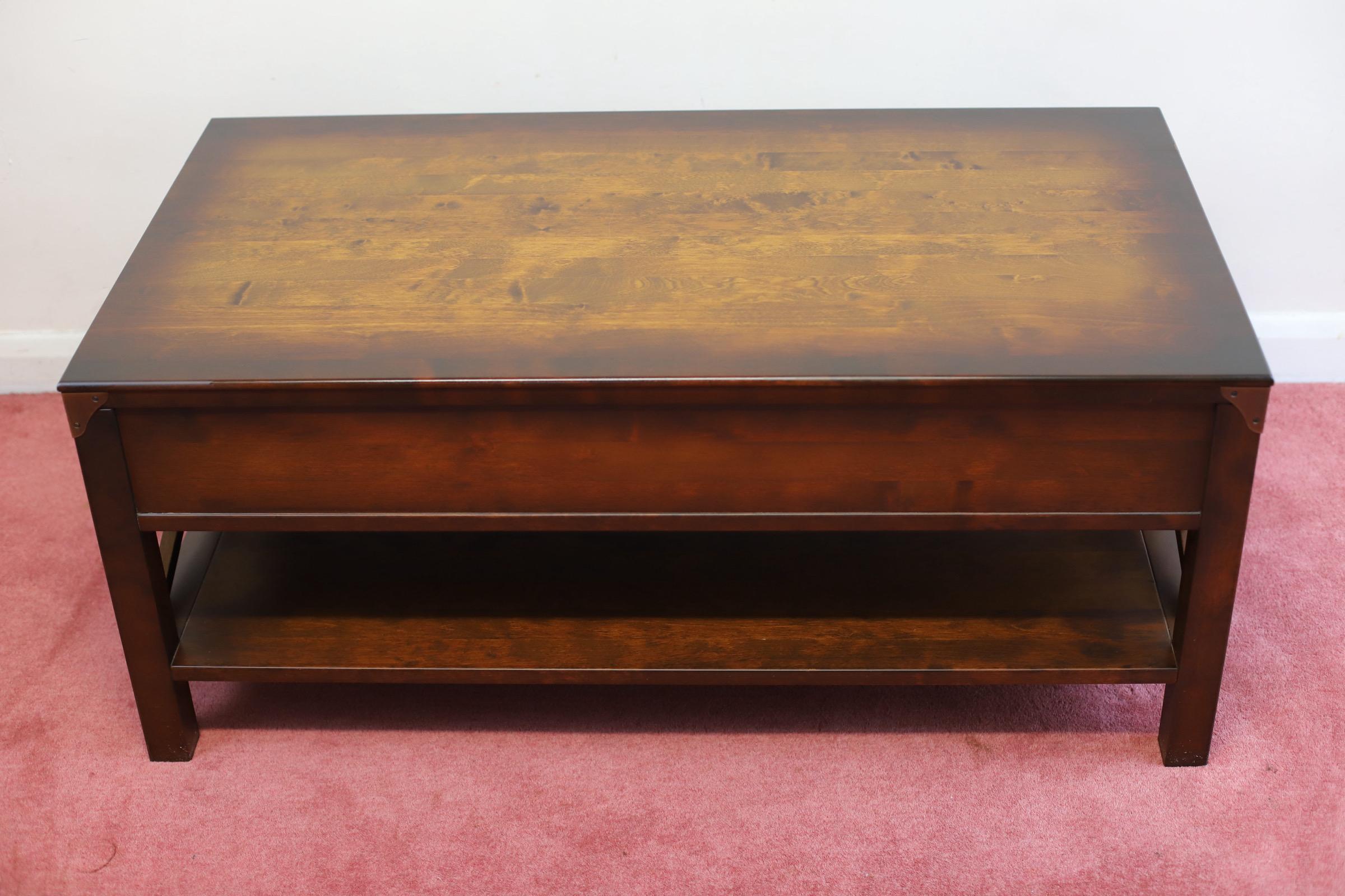 Charmante table basse de style Campaigner de Laura Ashley 3