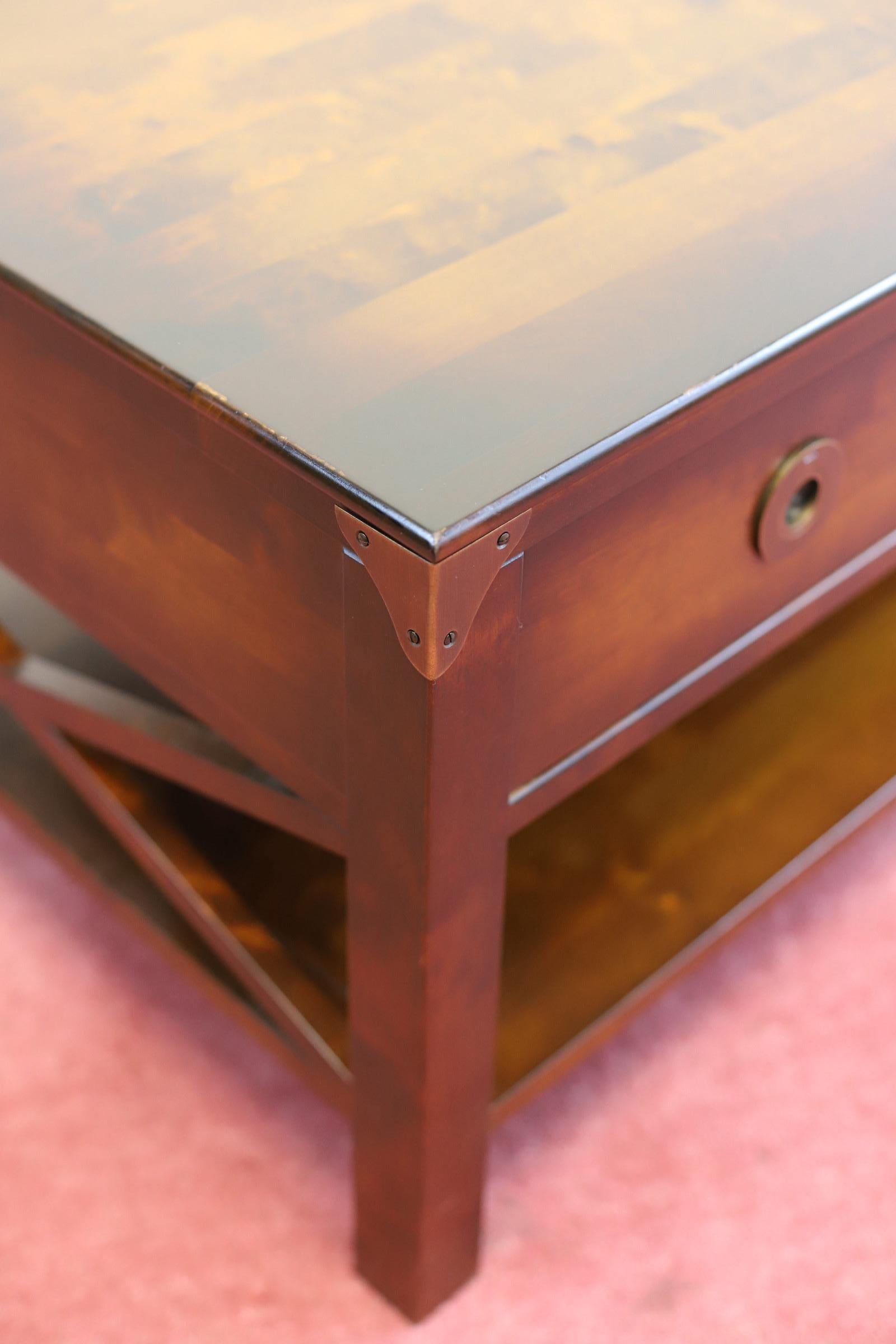 Charmante table basse de style Campaigner de Laura Ashley 5