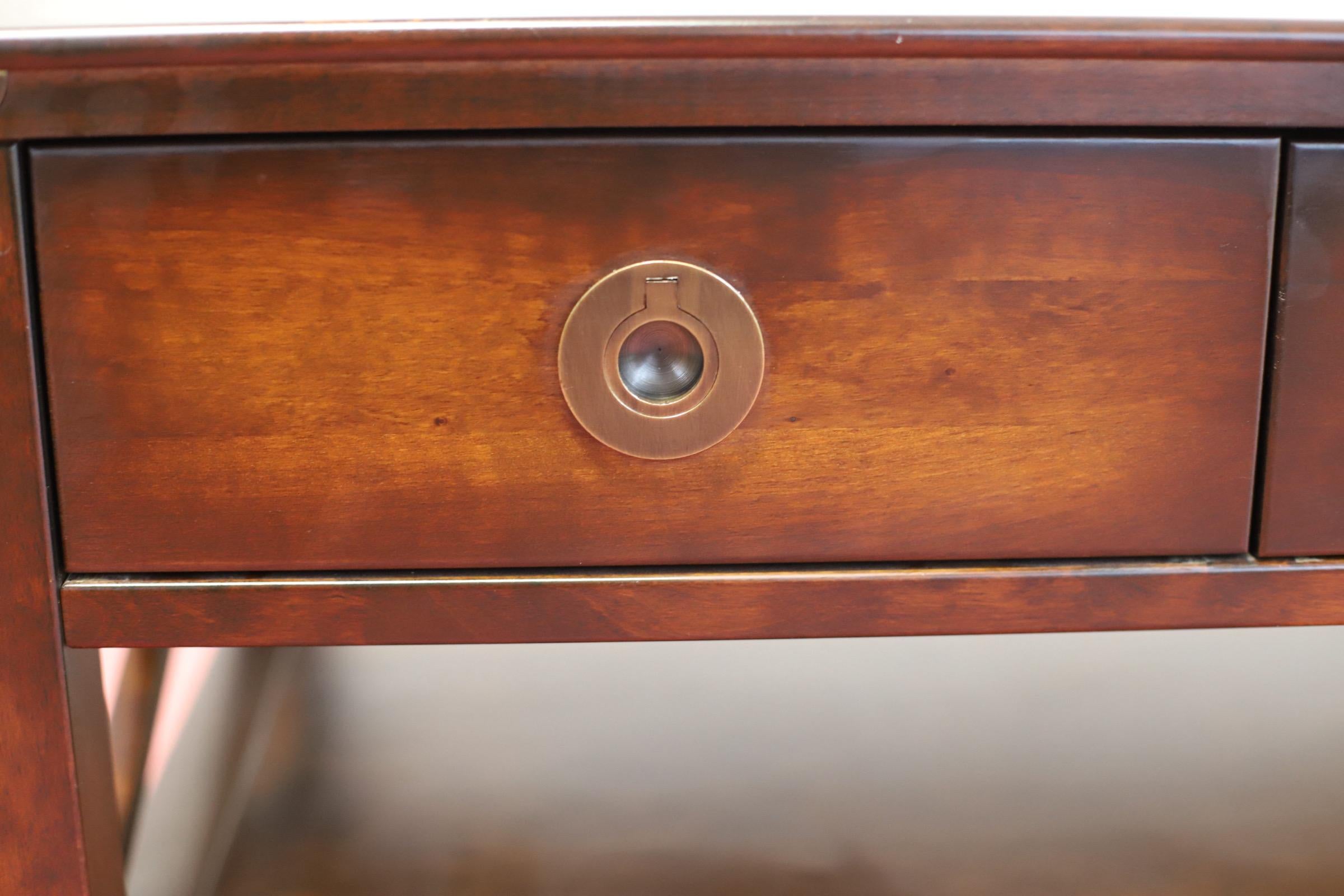 Charmante table basse de style Campaigner de Laura Ashley 6