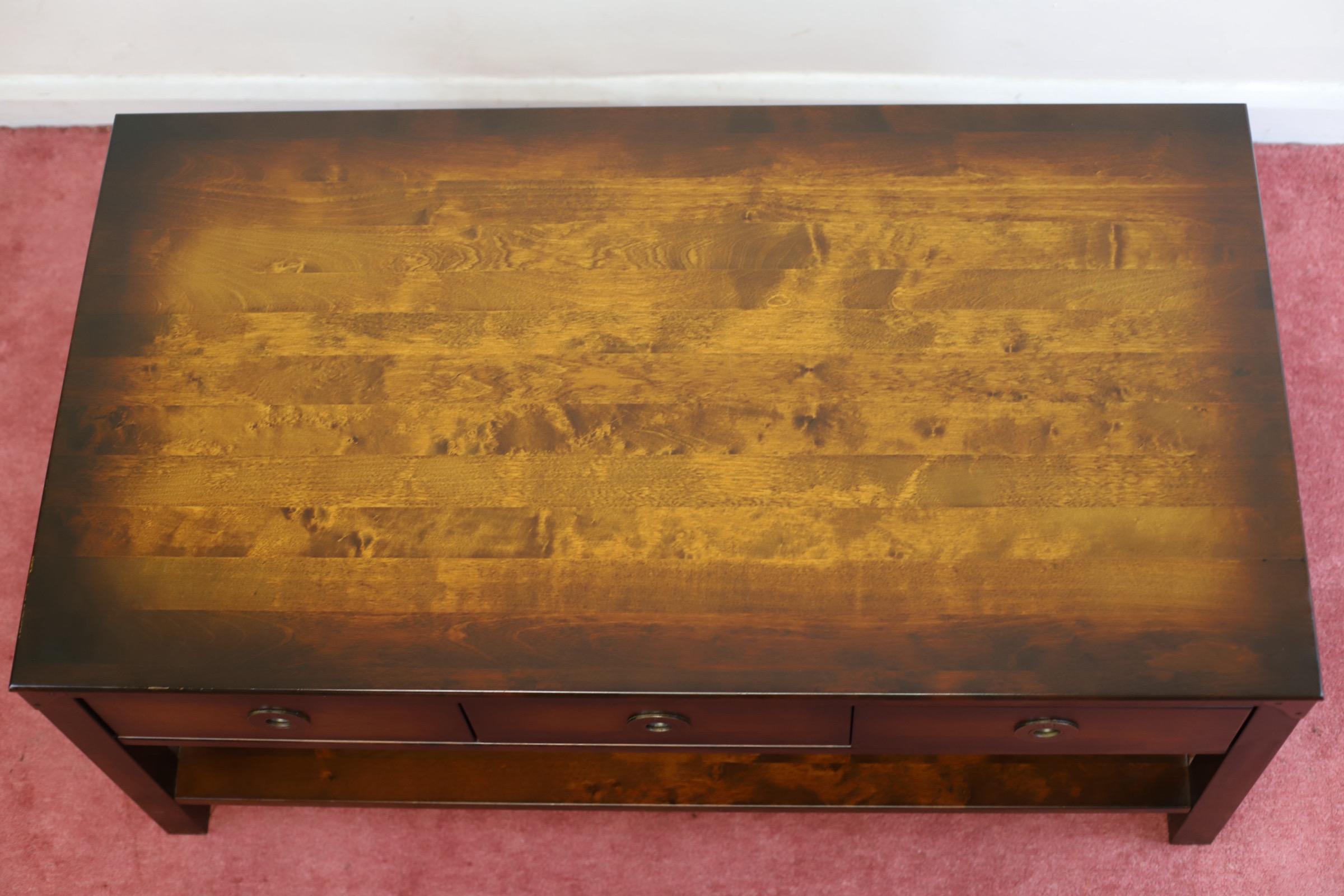 Charmante table basse de style Campaigner de Laura Ashley 8