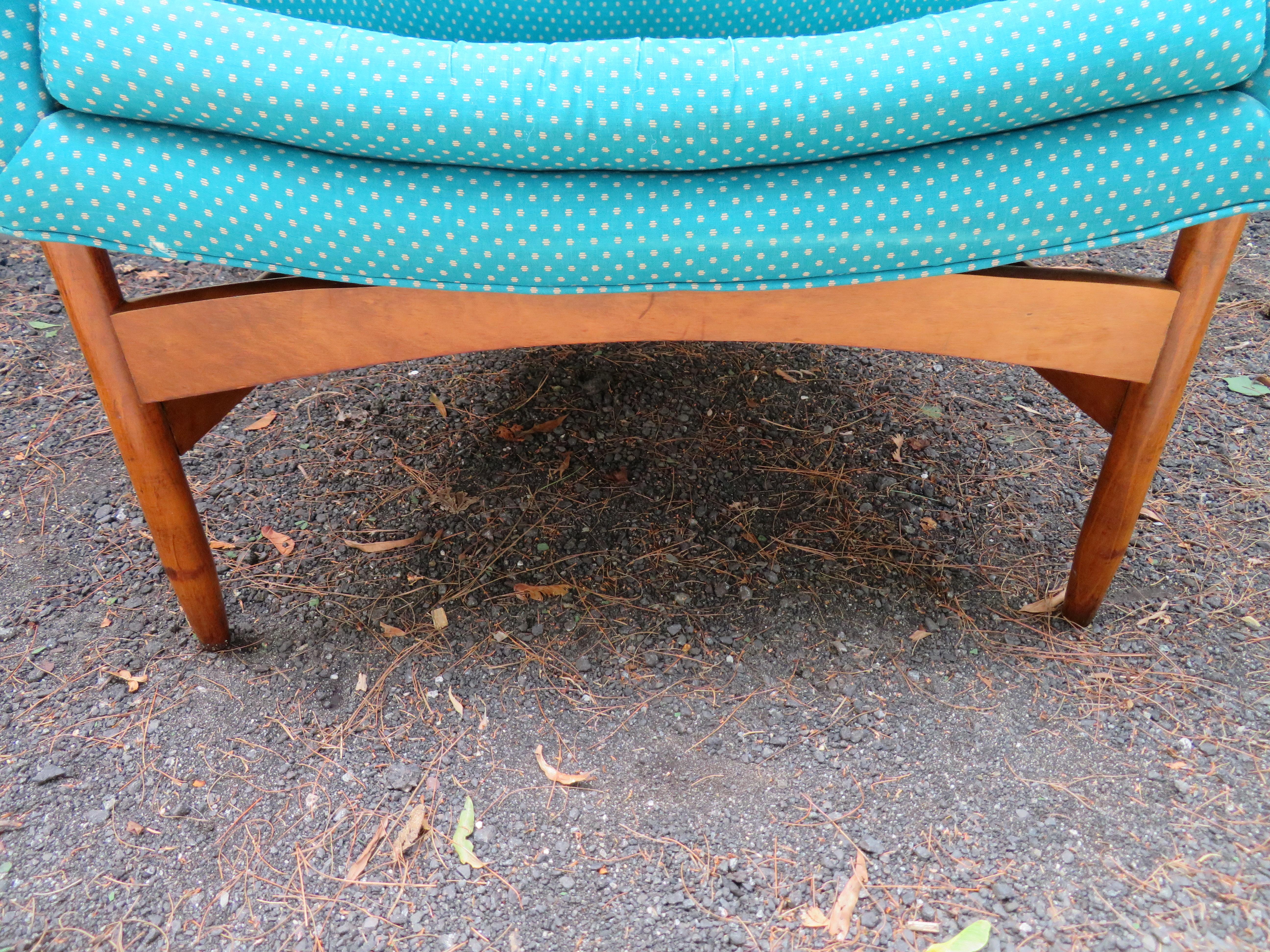 Lovely Lawrence Peabody Sculptural Walnut Lounge Chair, Mid-Century Modern In Good Condition In Pemberton, NJ