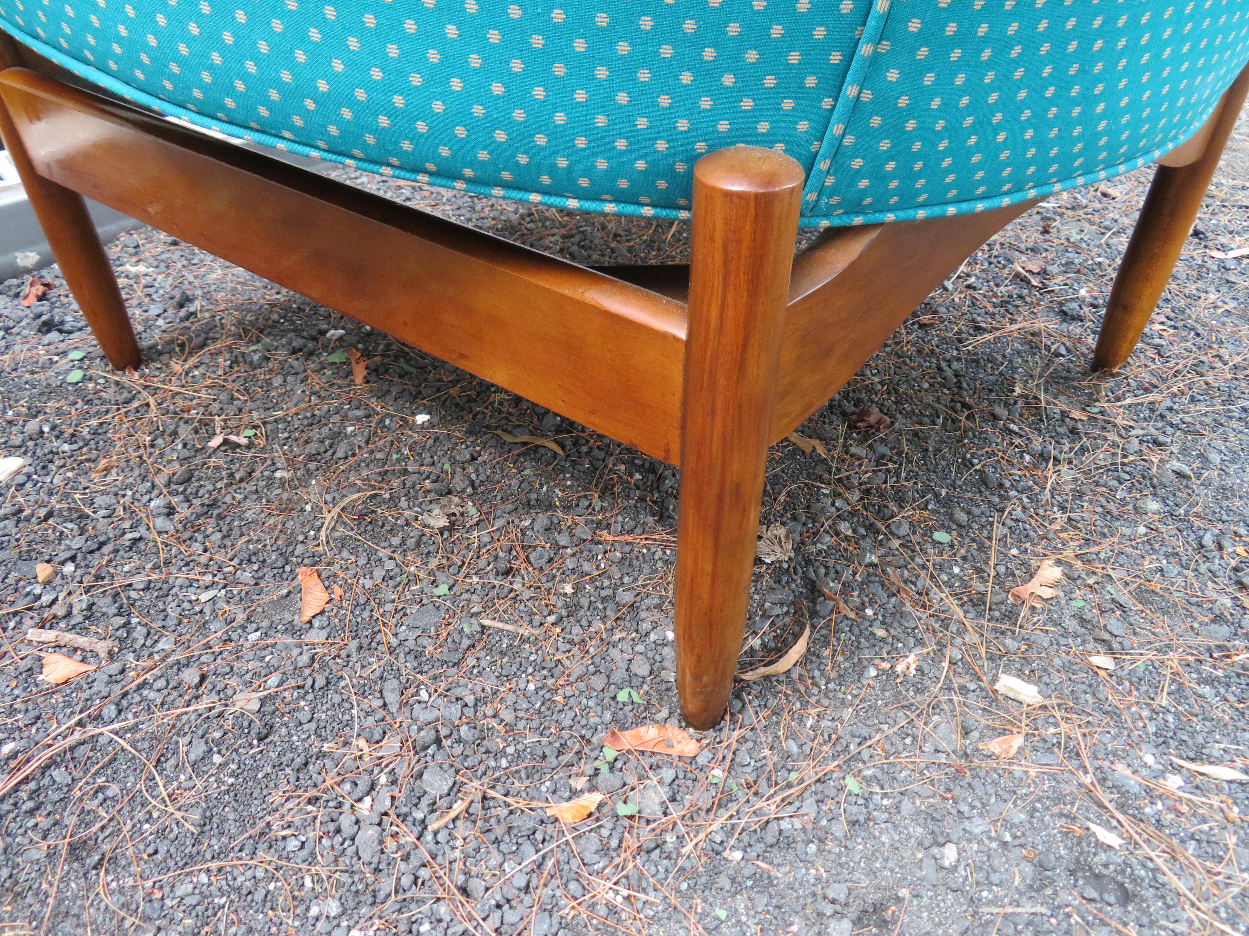 Lovely Lawrence Peabody Sculptural Walnut Lounge Chair, Mid-Century Modern 1